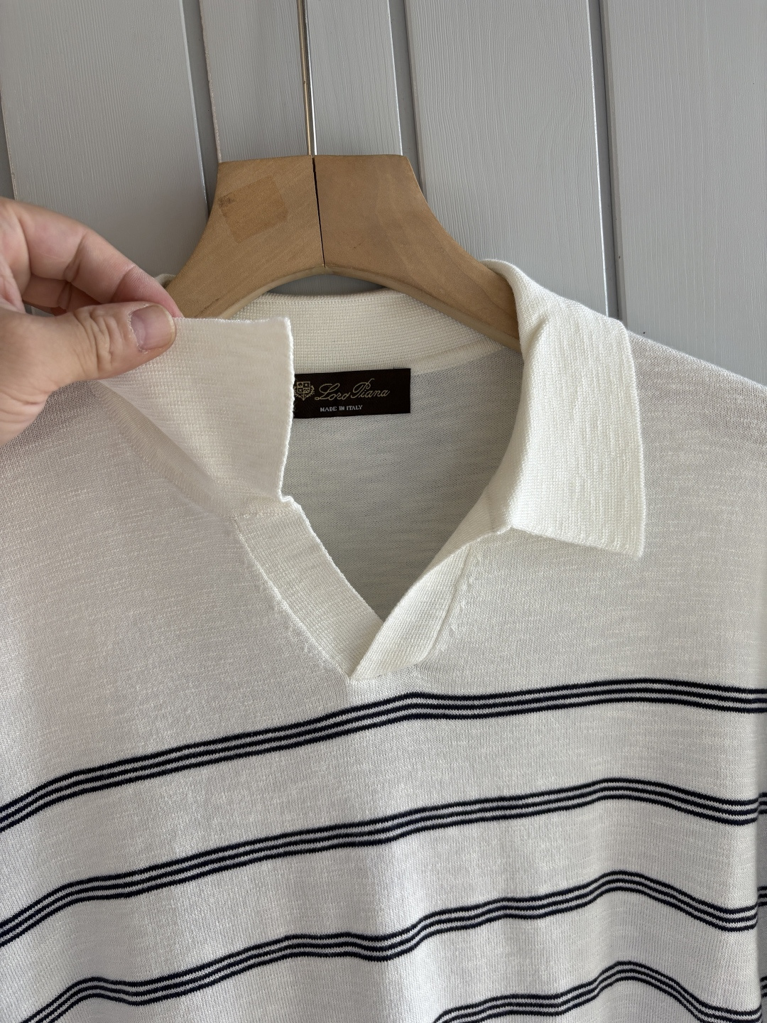 耗时王”菱形提花设计甄选超细优质纱线翻领短袖男士典藏款「耗时王」长袖针织奢雅工艺，触肤即高阶。• 匠心底