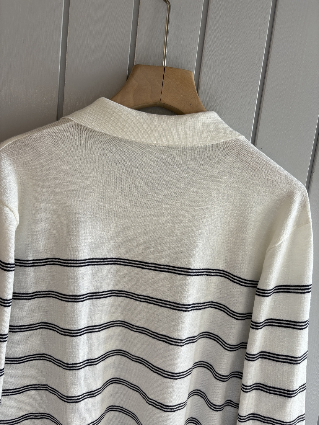 耗时王”菱形提花设计甄选超细优质纱线翻领短袖男士典藏款「耗时王」长袖针织奢雅工艺，触肤即高阶。• 匠心底