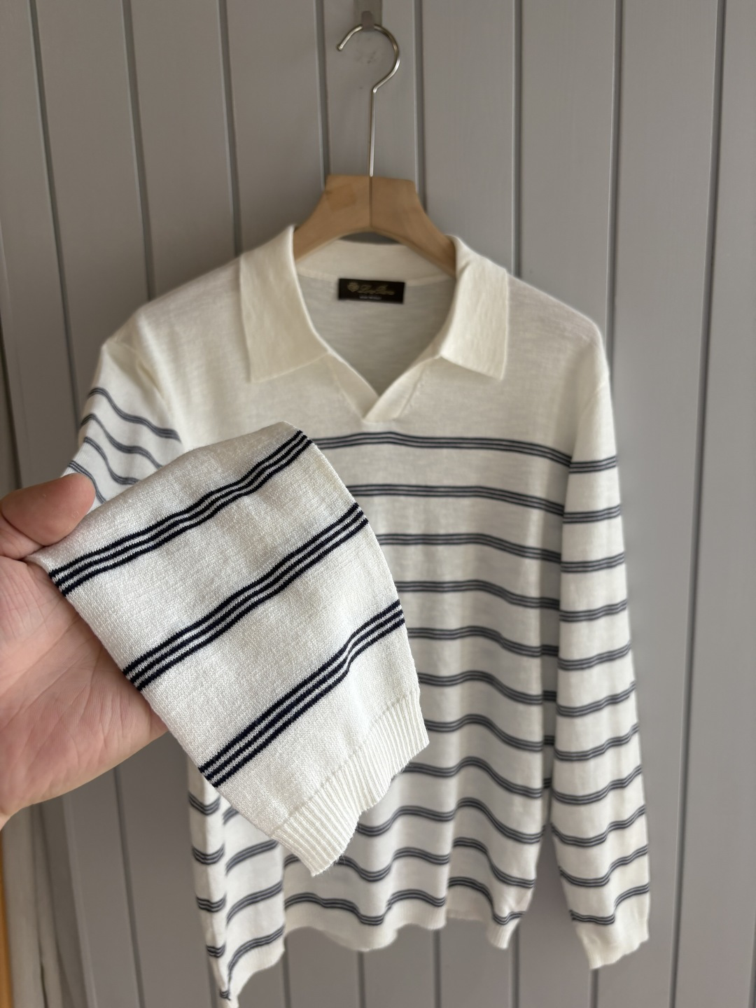 耗时王”菱形提花设计甄选超细优质纱线翻领短袖男士典藏款「耗时王」长袖针织奢雅工艺，触肤即高阶。• 匠心底