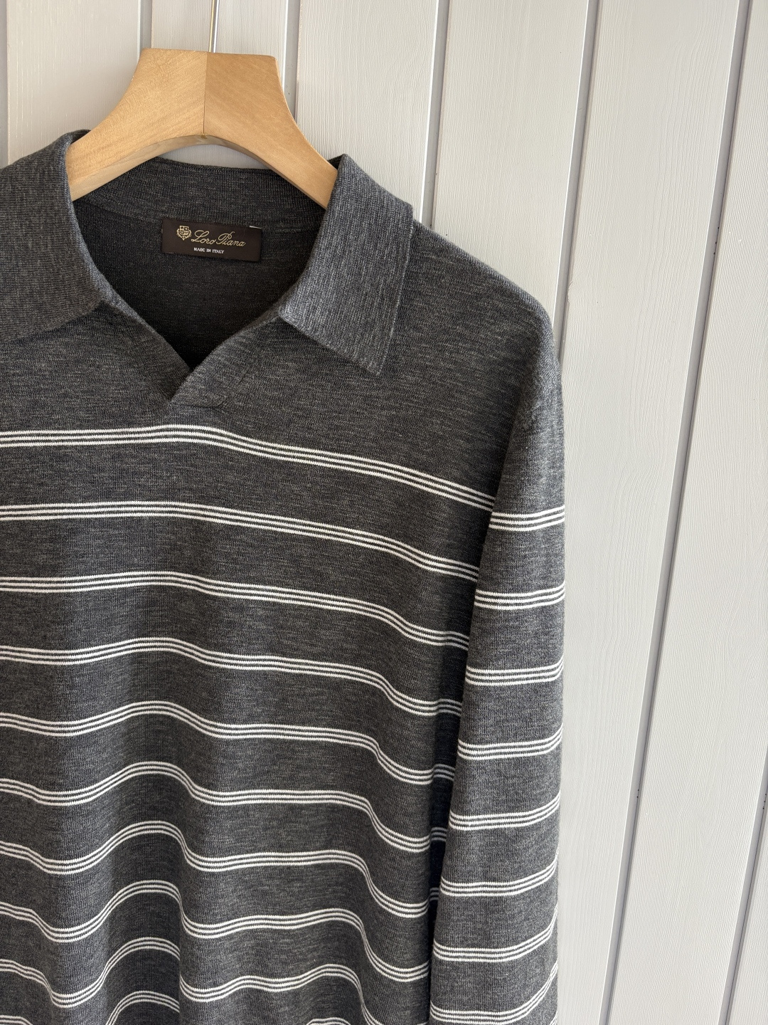 耗时王”菱形提花设计甄选超细优质纱线翻领短袖男士典藏款「耗时王」长袖针织奢雅工艺，触肤即高阶。• 匠心底