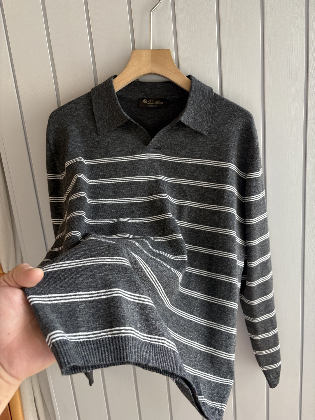 耗时王”菱形提花设计甄选超细优质纱线翻领短袖男士典藏款「耗时王」长袖针织奢雅工艺，触肤即高阶。• 匠心底