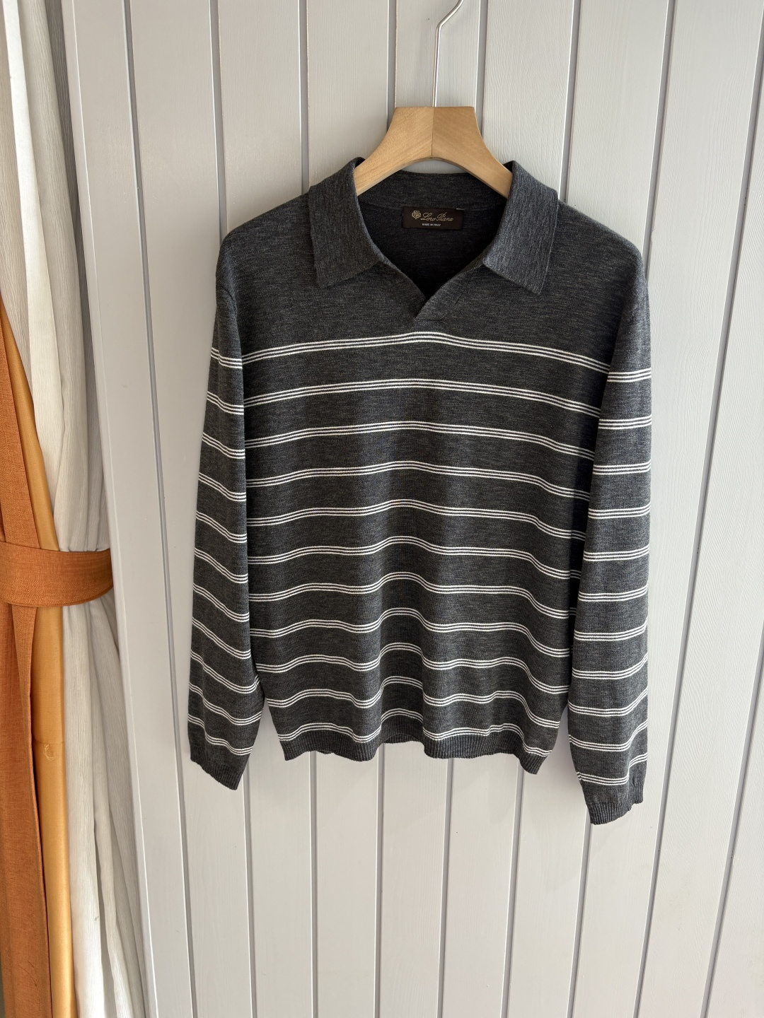 耗时王”菱形提花设计甄选超细优质纱线翻领短袖男士典藏款「耗时王」长袖针织奢雅工艺，触肤即高阶。• 匠心底