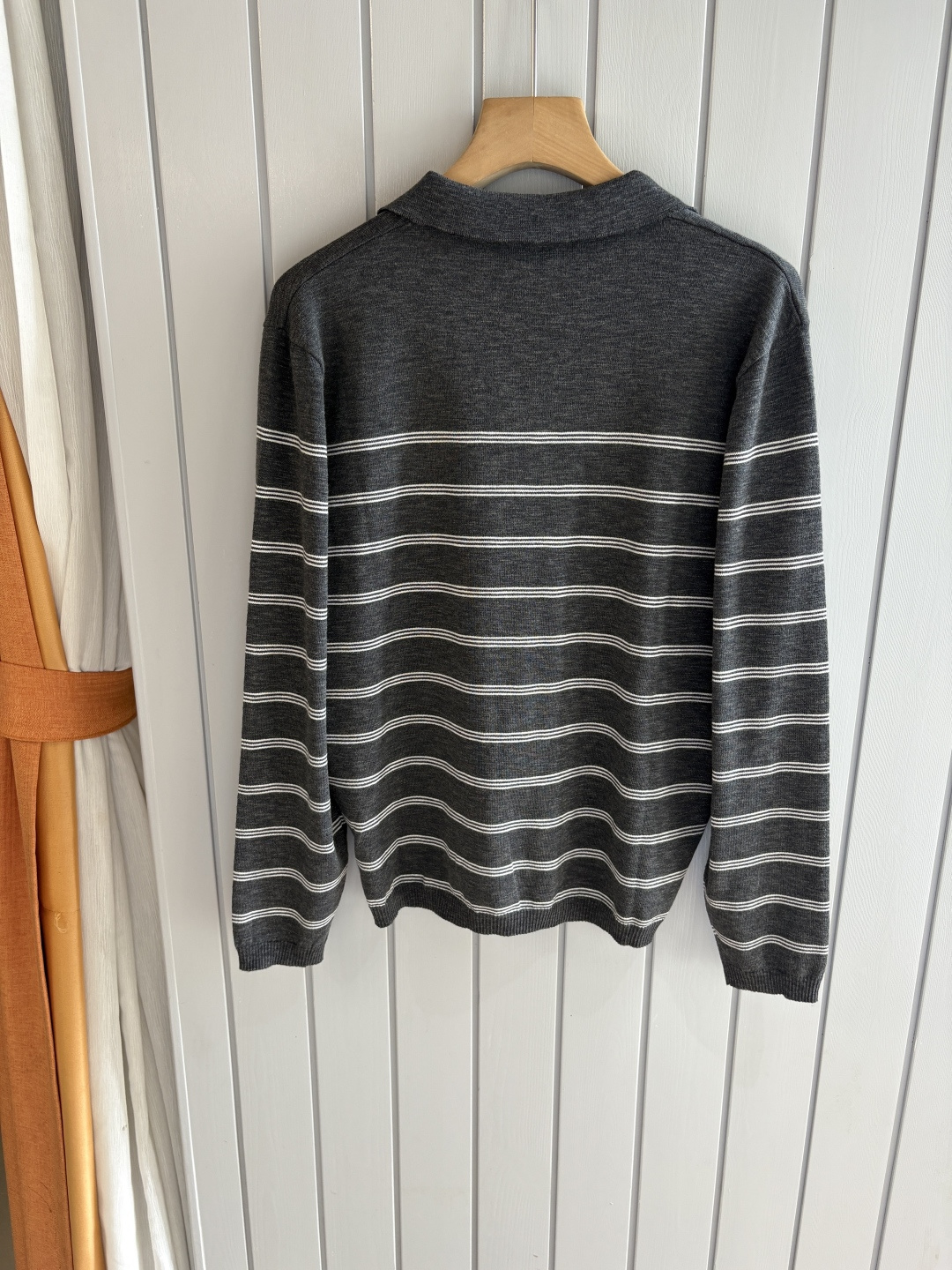 耗时王”菱形提花设计甄选超细优质纱线翻领短袖男士典藏款「耗时王」长袖针织奢雅工艺，触肤即高阶。• 匠心底