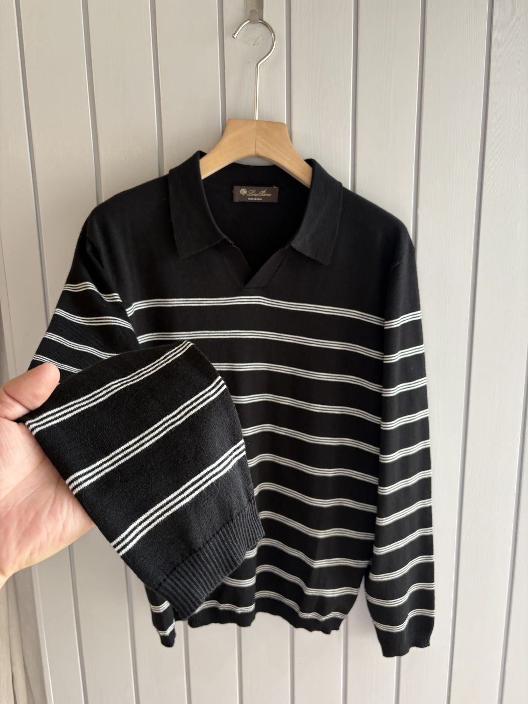 耗时王”菱形提花设计甄选超细优质纱线翻领短袖男士典藏款「耗时王」长袖针织奢雅工艺，触肤即高阶。• 匠心底