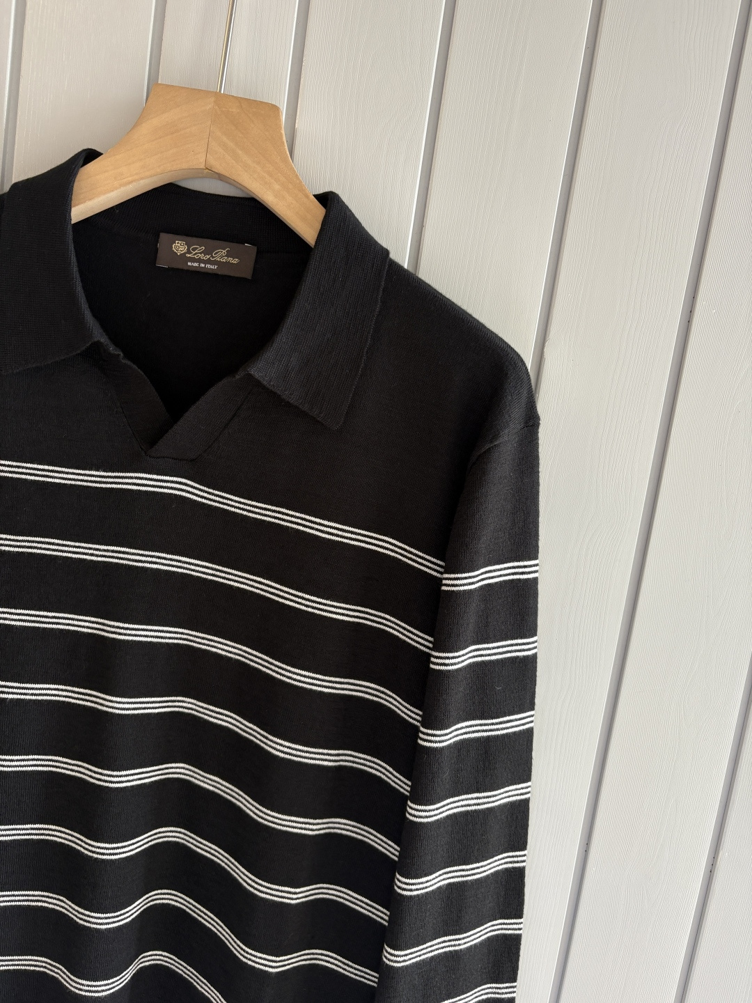 耗时王”菱形提花设计甄选超细优质纱线翻领短袖男士典藏款「耗时王」长袖针织奢雅工艺，触肤即高阶。• 匠心底