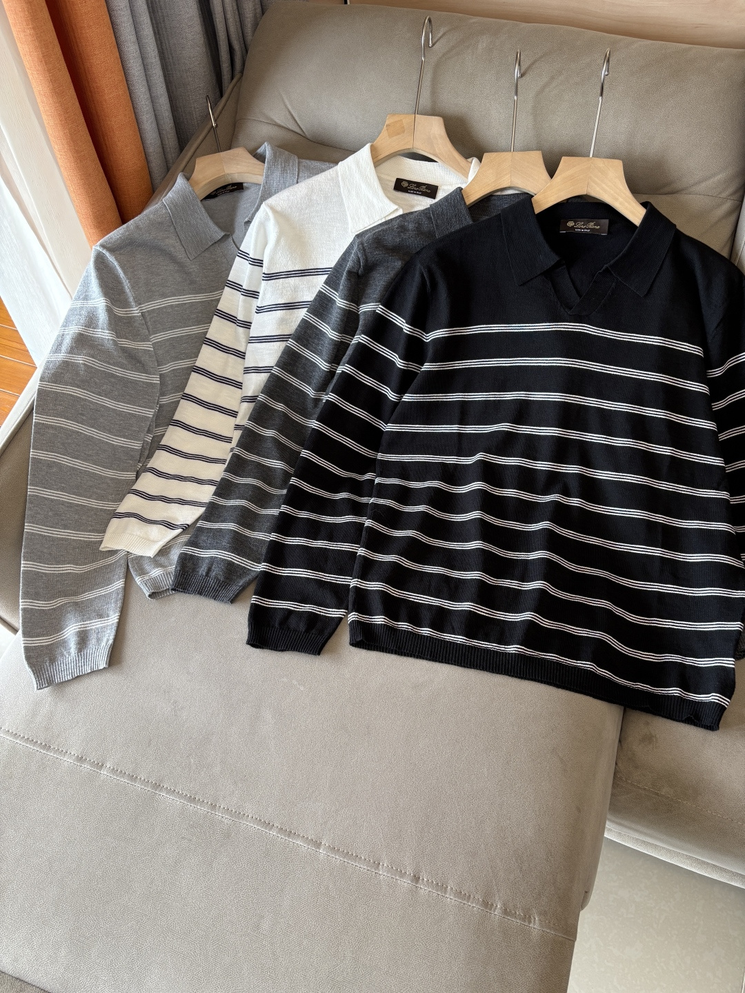 耗时王”菱形提花设计甄选超细优质纱线翻领短袖男士典藏款「耗时王」长袖针织奢雅工艺，触肤即高阶。

• 匠