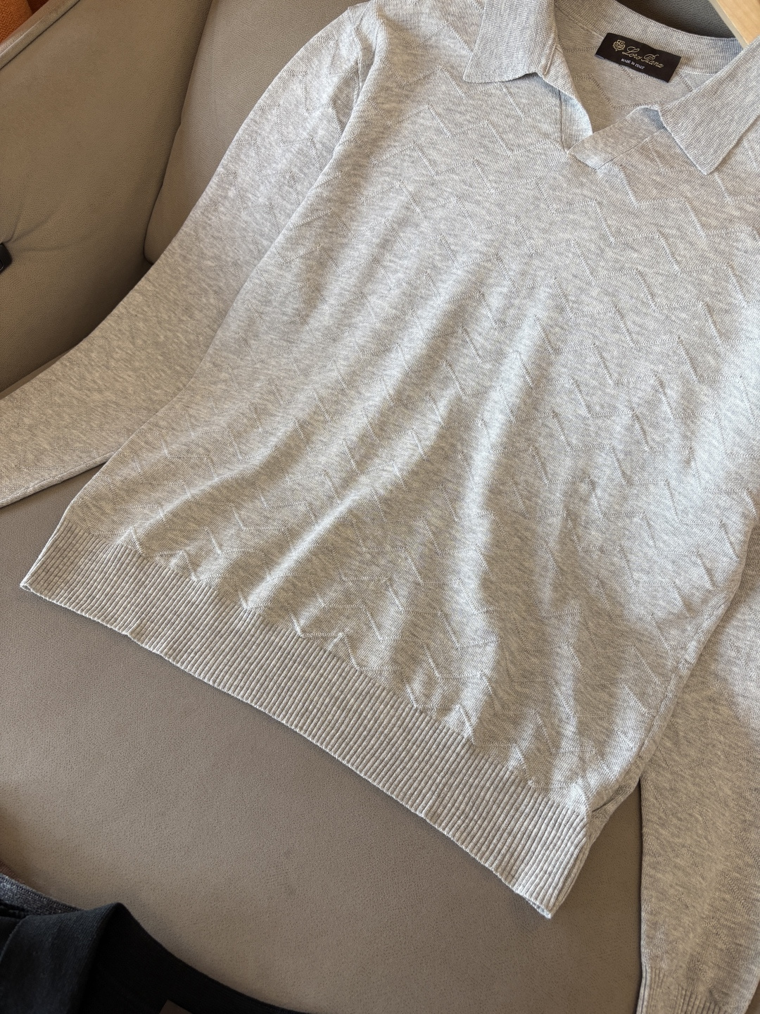 耗时王”菱形提花设计甄选超细优质纱线翻领短袖男士典藏款「耗时王」长袖针织奢雅工艺，触肤即高阶。

• 匠