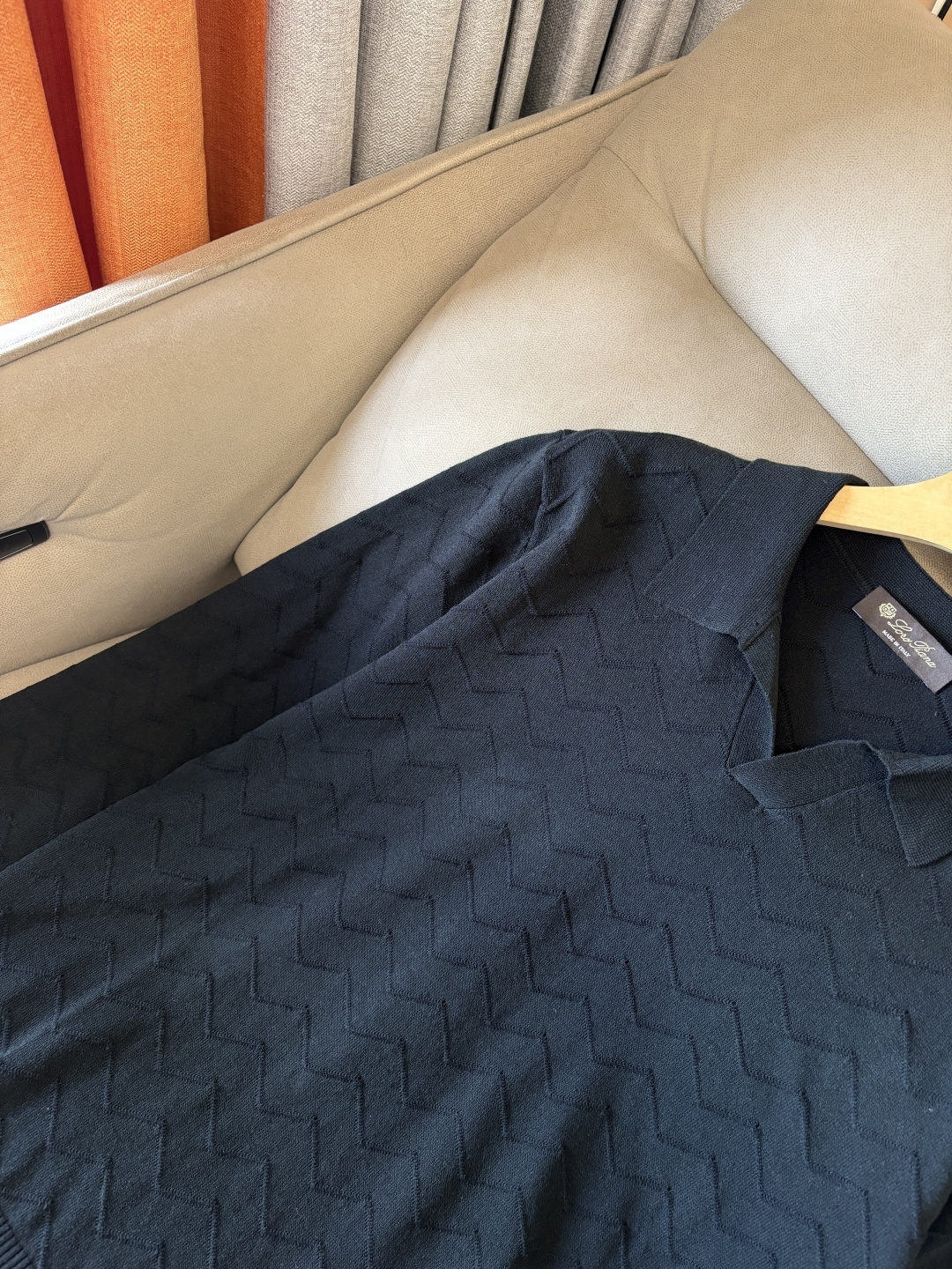 耗时王”菱形提花设计甄选超细优质纱线翻领短袖男士典藏款「耗时王」长袖针织奢雅工艺，触肤即高阶。

• 匠