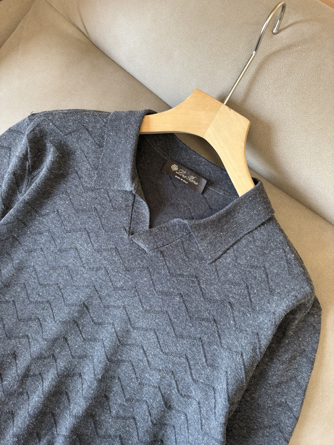 耗时王”菱形提花设计甄选超细优质纱线翻领短袖男士典藏款「耗时王」长袖针织奢雅工艺，触肤即高阶。

• 匠