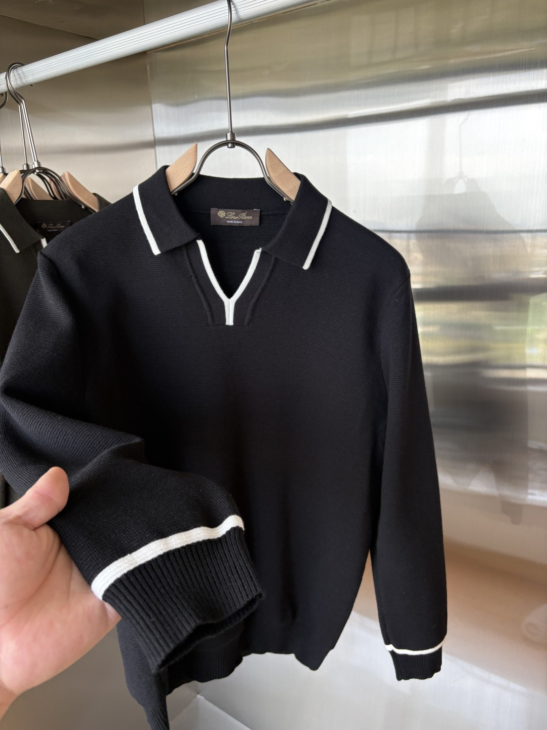 耗时王”菱形提花设计甄选超细优质纱线翻领短袖男士典藏款「耗时王」长袖针织奢雅工艺，触肤即高阶。

• 匠