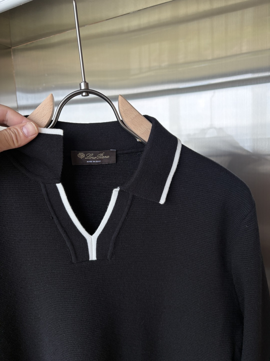 耗时王”菱形提花设计甄选超细优质纱线翻领短袖男士典藏款「耗时王」长袖针织奢雅工艺，触肤即高阶。

• 匠