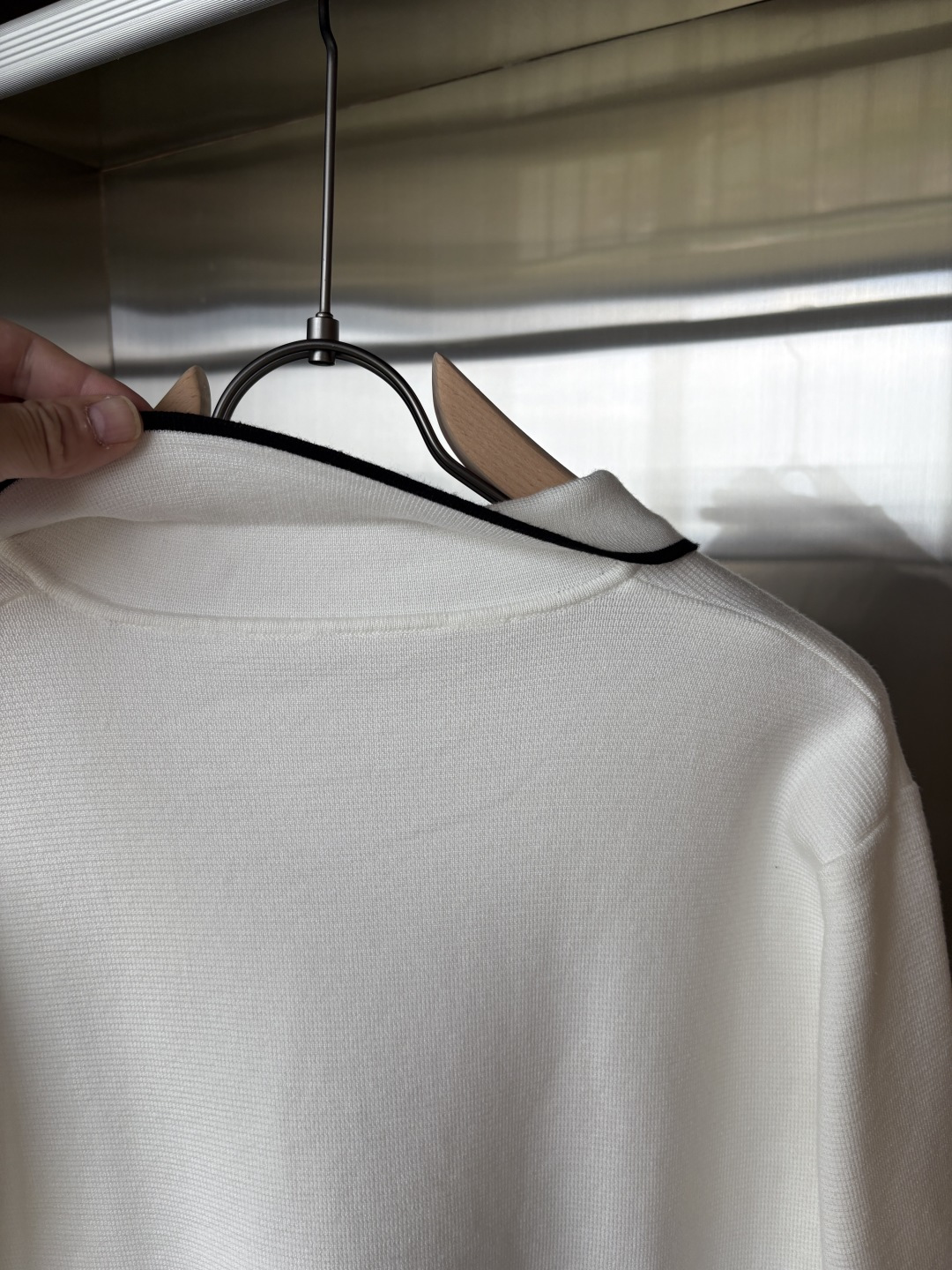 耗时王”菱形提花设计甄选超细优质纱线翻领短袖男士典藏款「耗时王」长袖针织奢雅工艺，触肤即高阶。

• 匠