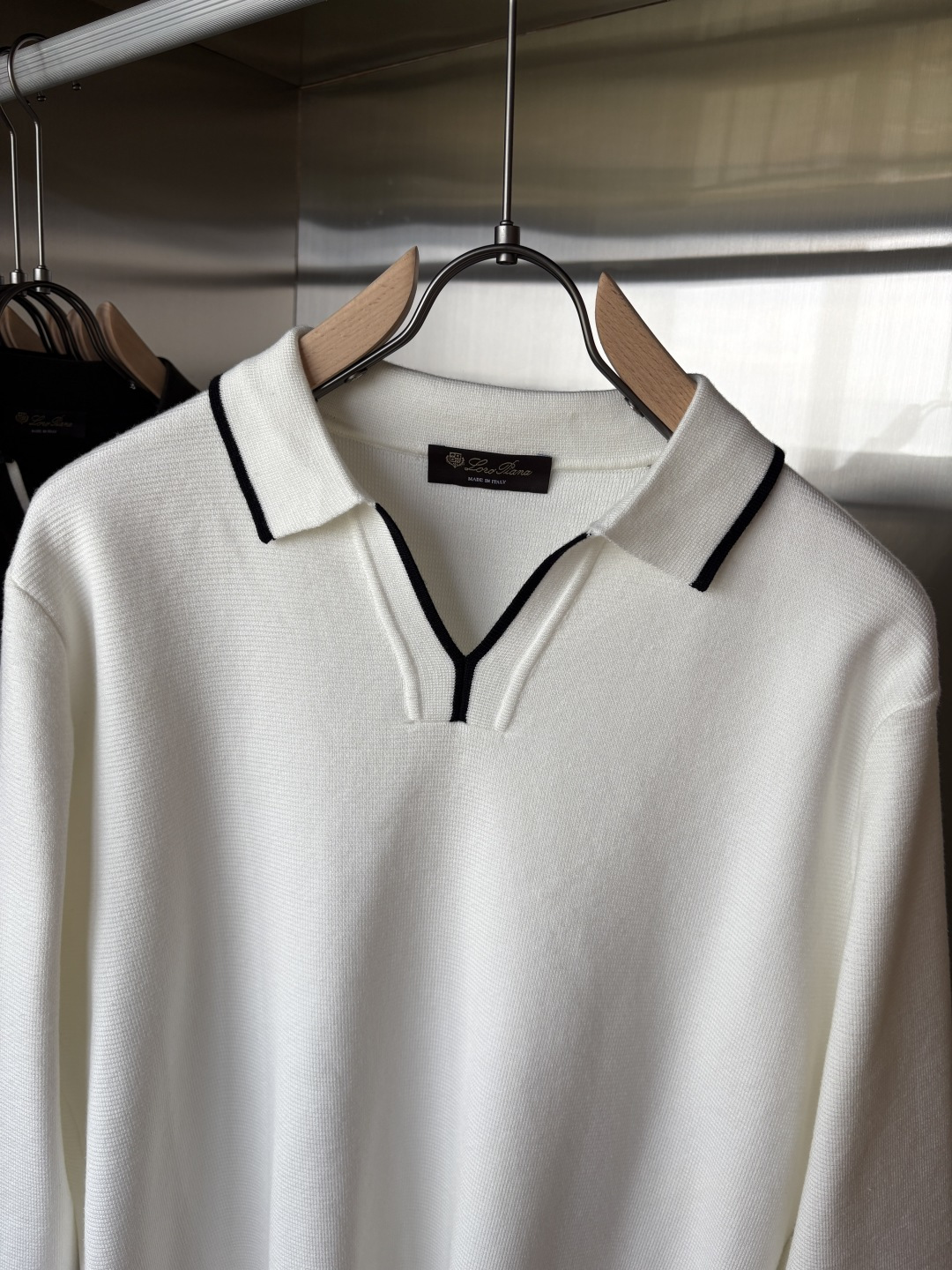 耗时王”菱形提花设计甄选超细优质纱线翻领短袖男士典藏款「耗时王」长袖针织奢雅工艺，触肤即高阶。

• 匠