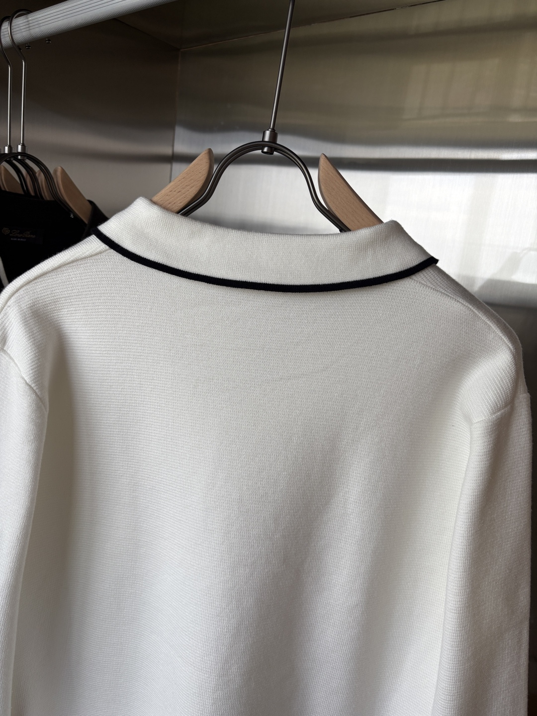 耗时王”菱形提花设计甄选超细优质纱线翻领短袖男士典藏款「耗时王」长袖针织奢雅工艺，触肤即高阶。

• 匠