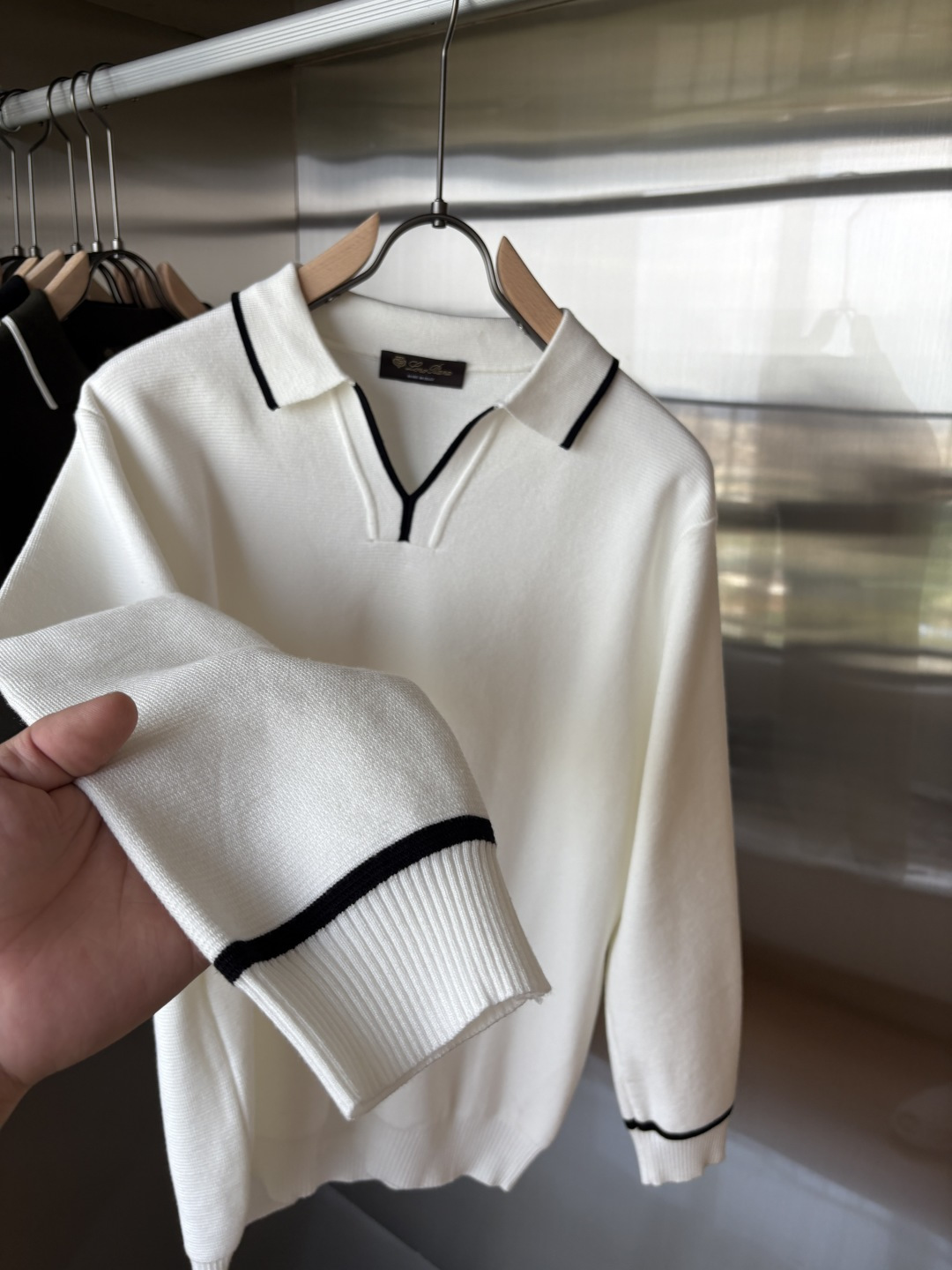 耗时王”菱形提花设计甄选超细优质纱线翻领短袖男士典藏款「耗时王」长袖针织奢雅工艺，触肤即高阶。

• 匠