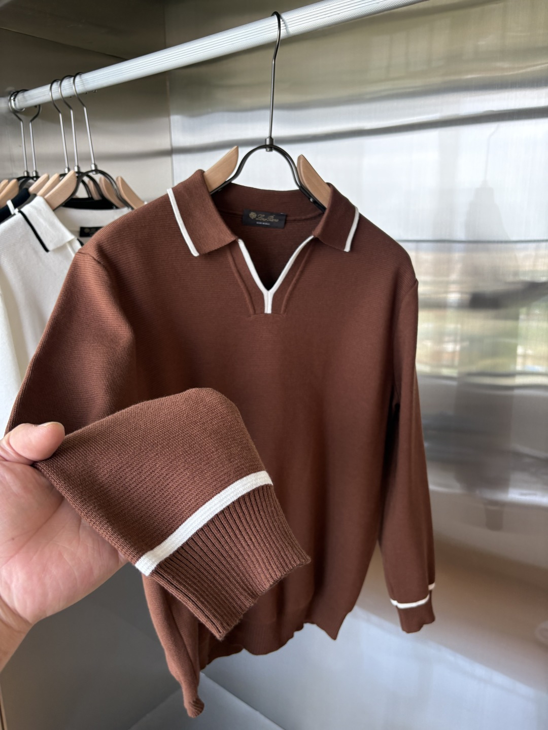 耗时王”菱形提花设计甄选超细优质纱线翻领短袖男士典藏款「耗时王」长袖针织奢雅工艺，触肤即高阶。

• 匠