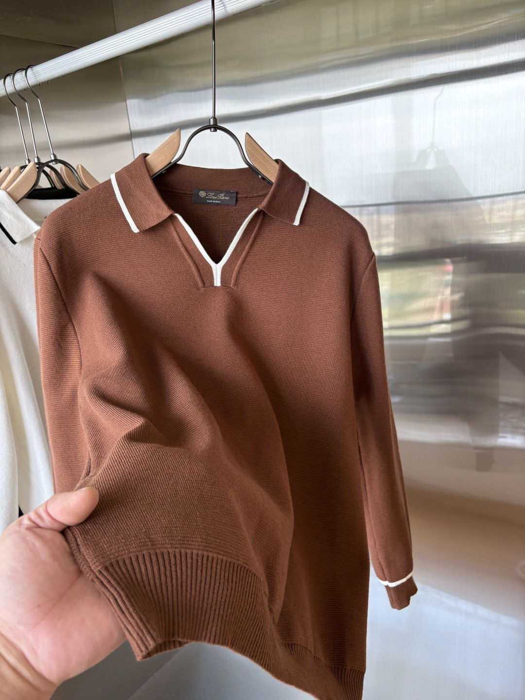 耗时王”菱形提花设计甄选超细优质纱线翻领短袖男士典藏款「耗时王」长袖针织奢雅工艺，触肤即高阶。

• 匠