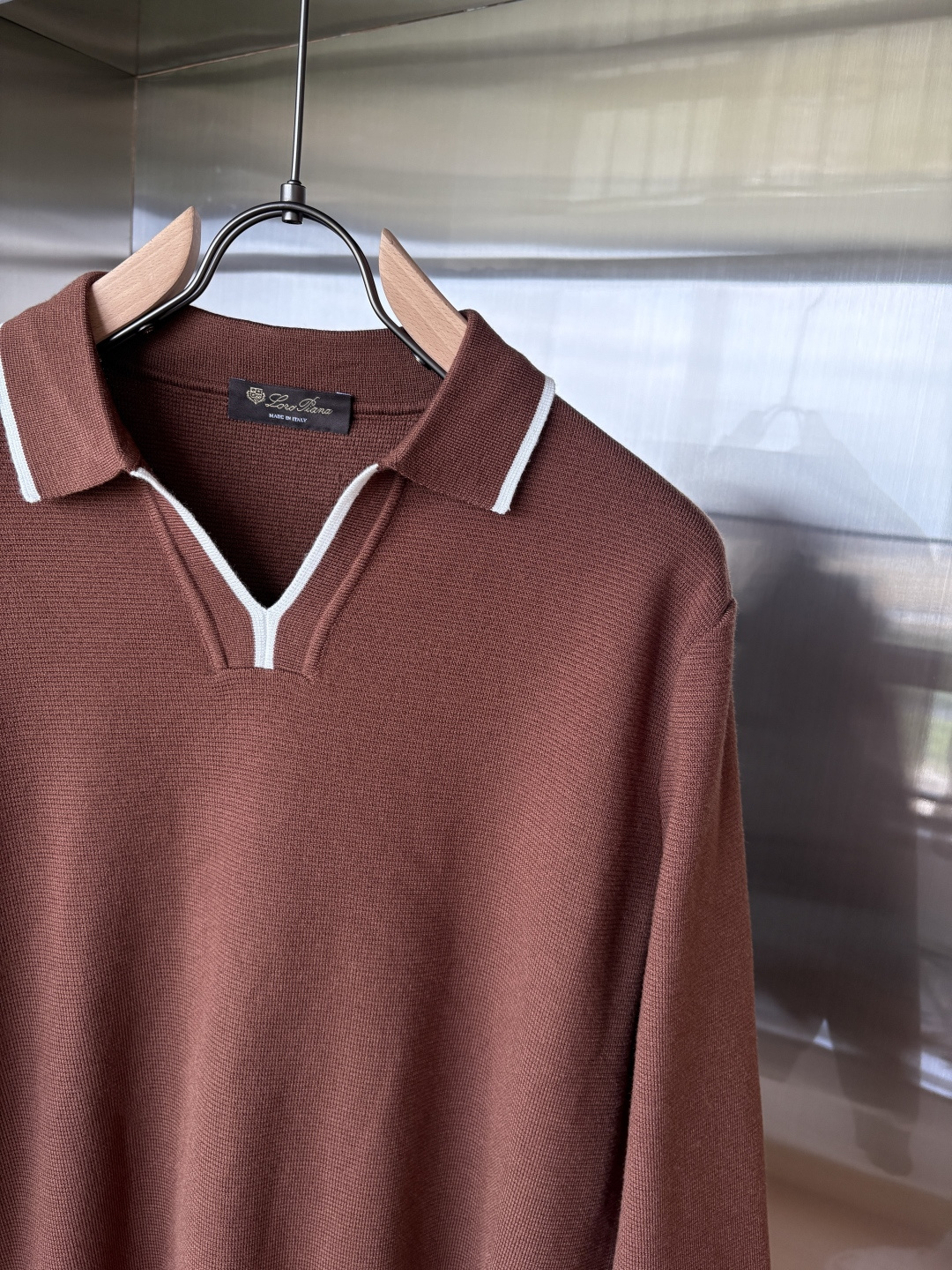 耗时王”菱形提花设计甄选超细优质纱线翻领短袖男士典藏款「耗时王」长袖针织奢雅工艺，触肤即高阶。

• 匠