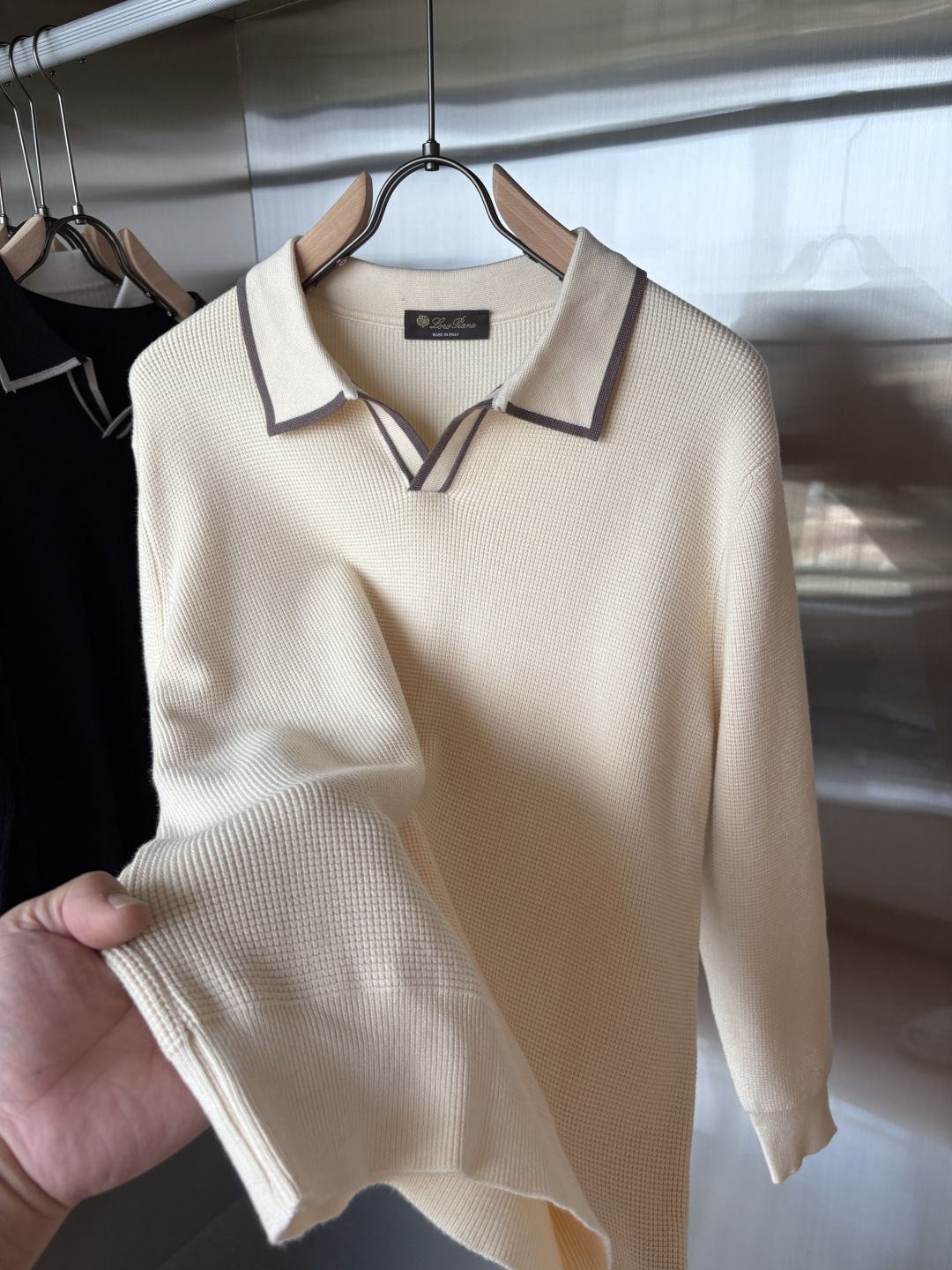 耗时王”菱形提花设计甄选超细优质纱线翻领短袖男士典藏款「耗时王」长袖针织奢雅工艺，触肤即高阶。

• 匠