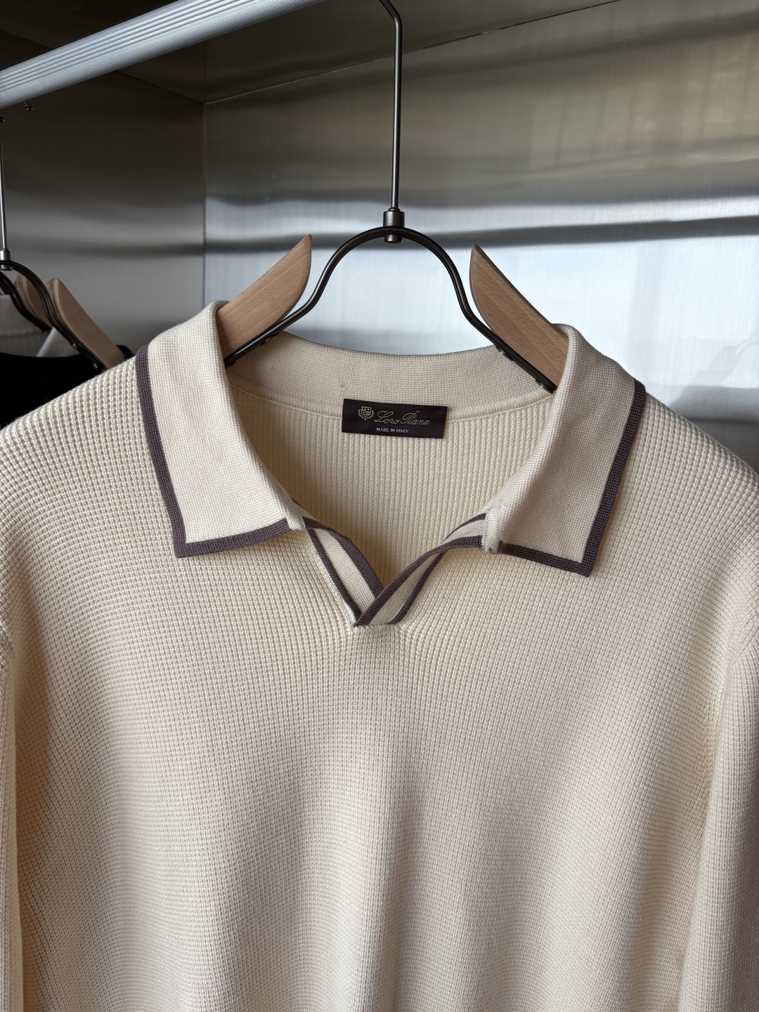 耗时王”菱形提花设计甄选超细优质纱线翻领短袖男士典藏款「耗时王」长袖针织奢雅工艺，触肤即高阶。

• 匠