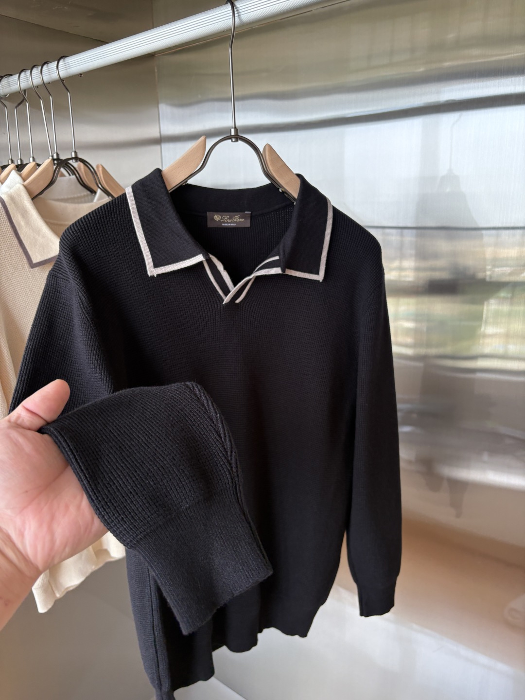 耗时王”菱形提花设计甄选超细优质纱线翻领短袖男士典藏款「耗时王」长袖针织奢雅工艺，触肤即高阶。

• 匠