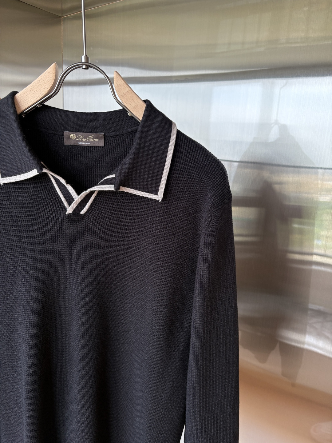 耗时王”菱形提花设计甄选超细优质纱线翻领短袖男士典藏款「耗时王」长袖针织奢雅工艺，触肤即高阶。

• 匠