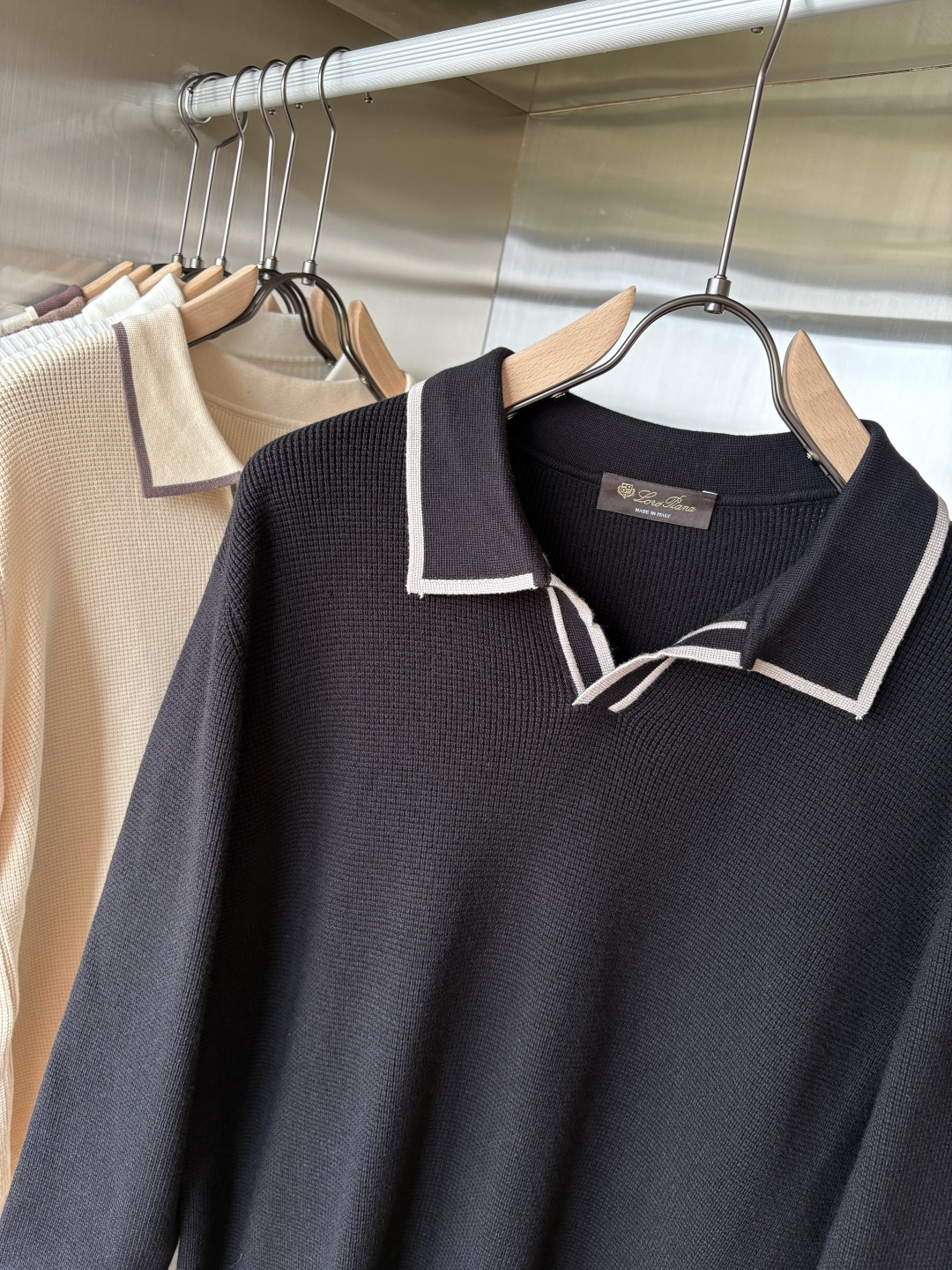 耗时王”菱形提花设计甄选超细优质纱线翻领短袖男士典藏款「耗时王」长袖针织奢雅工艺，触肤即高阶。

• 匠