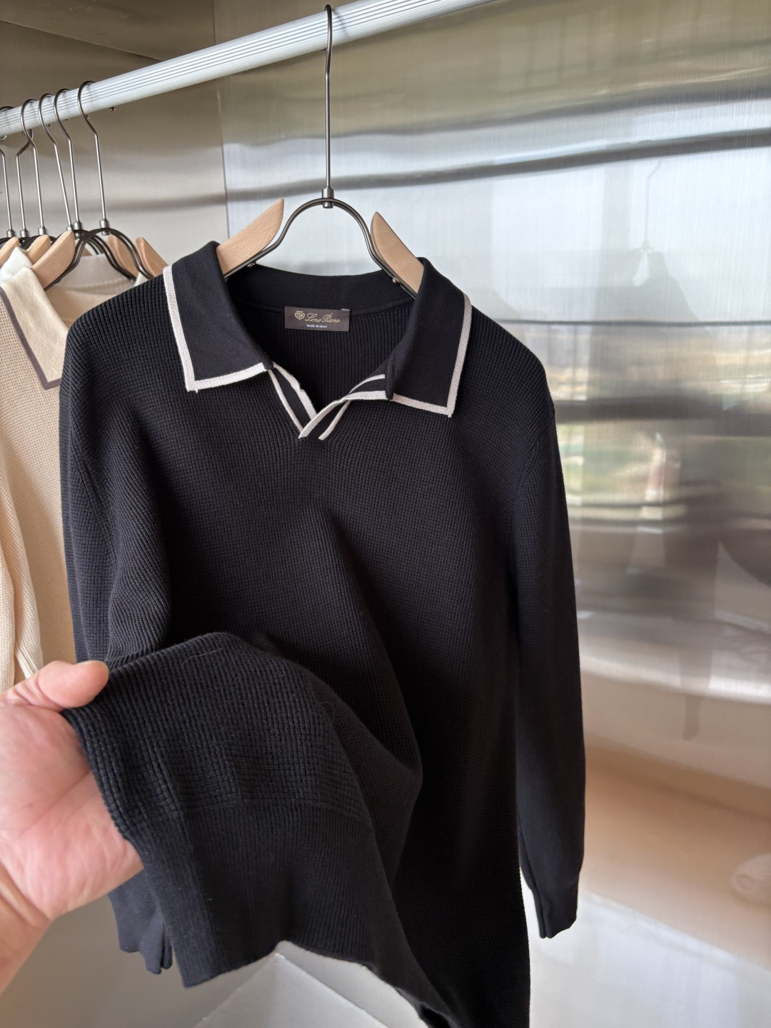 耗时王”菱形提花设计甄选超细优质纱线翻领短袖男士典藏款「耗时王」长袖针织奢雅工艺，触肤即高阶。

• 匠