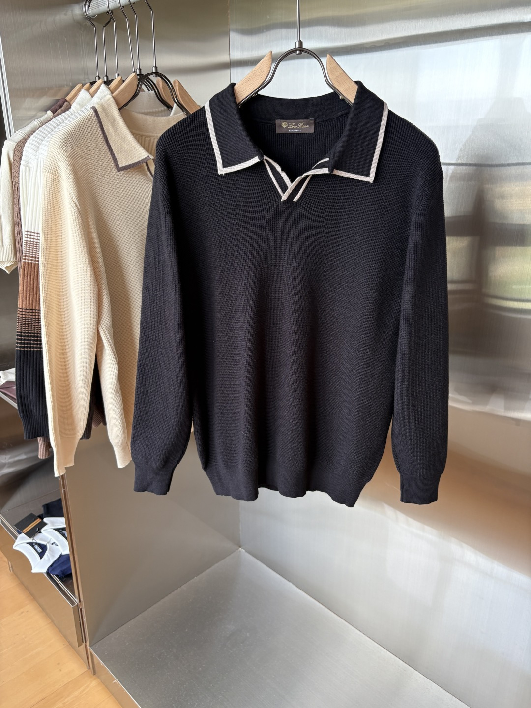 耗时王”菱形提花设计甄选超细优质纱线翻领短袖男士典藏款「耗时王」长袖针织奢雅工艺，触肤即高阶。

• 匠