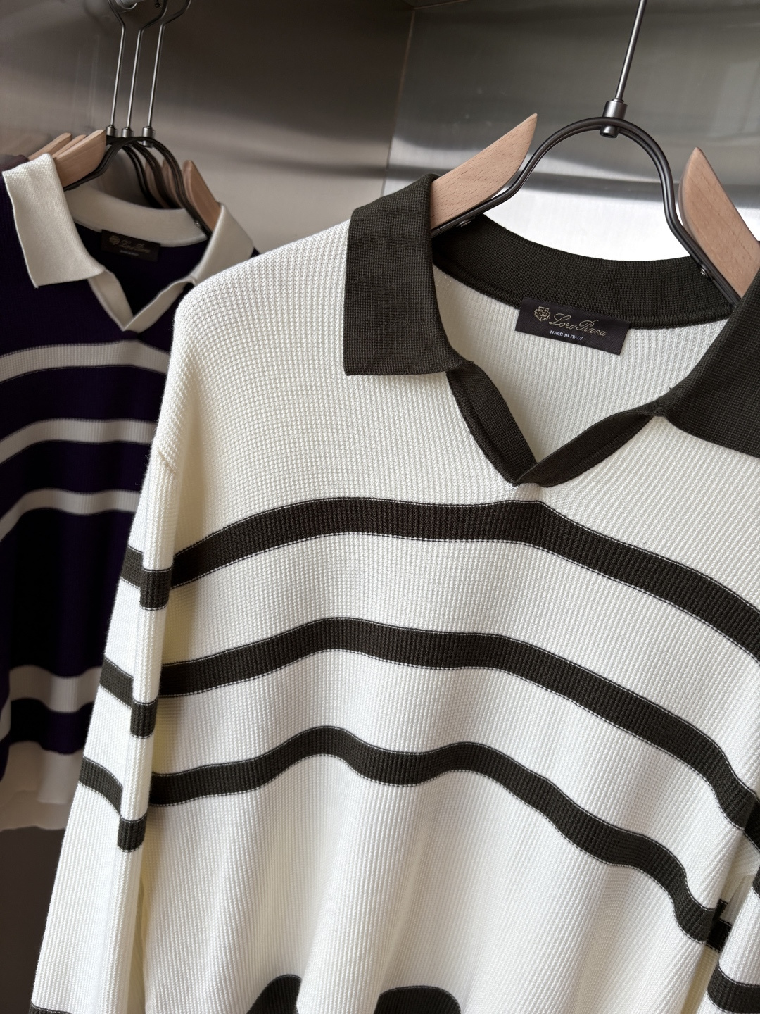 耗时王”菱形提花设计甄选超细优质纱线翻领短袖男士典藏款「耗时王」长袖针织奢雅工艺，触肤即高阶。

• 匠