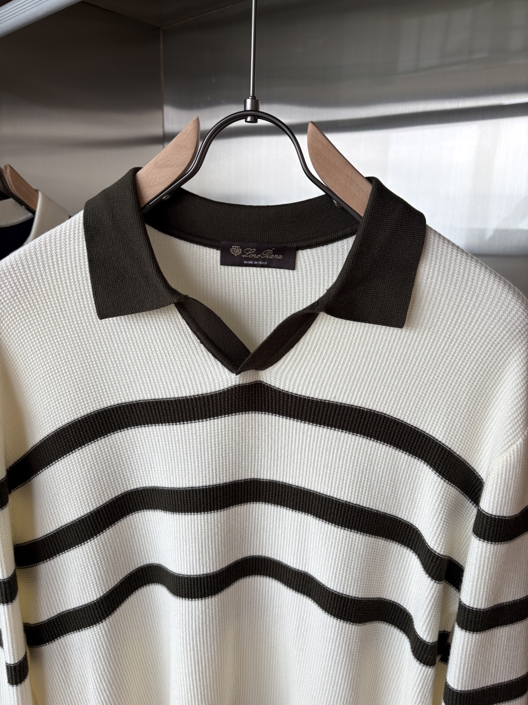 耗时王”菱形提花设计甄选超细优质纱线翻领短袖男士典藏款「耗时王」长袖针织奢雅工艺，触肤即高阶。

• 匠