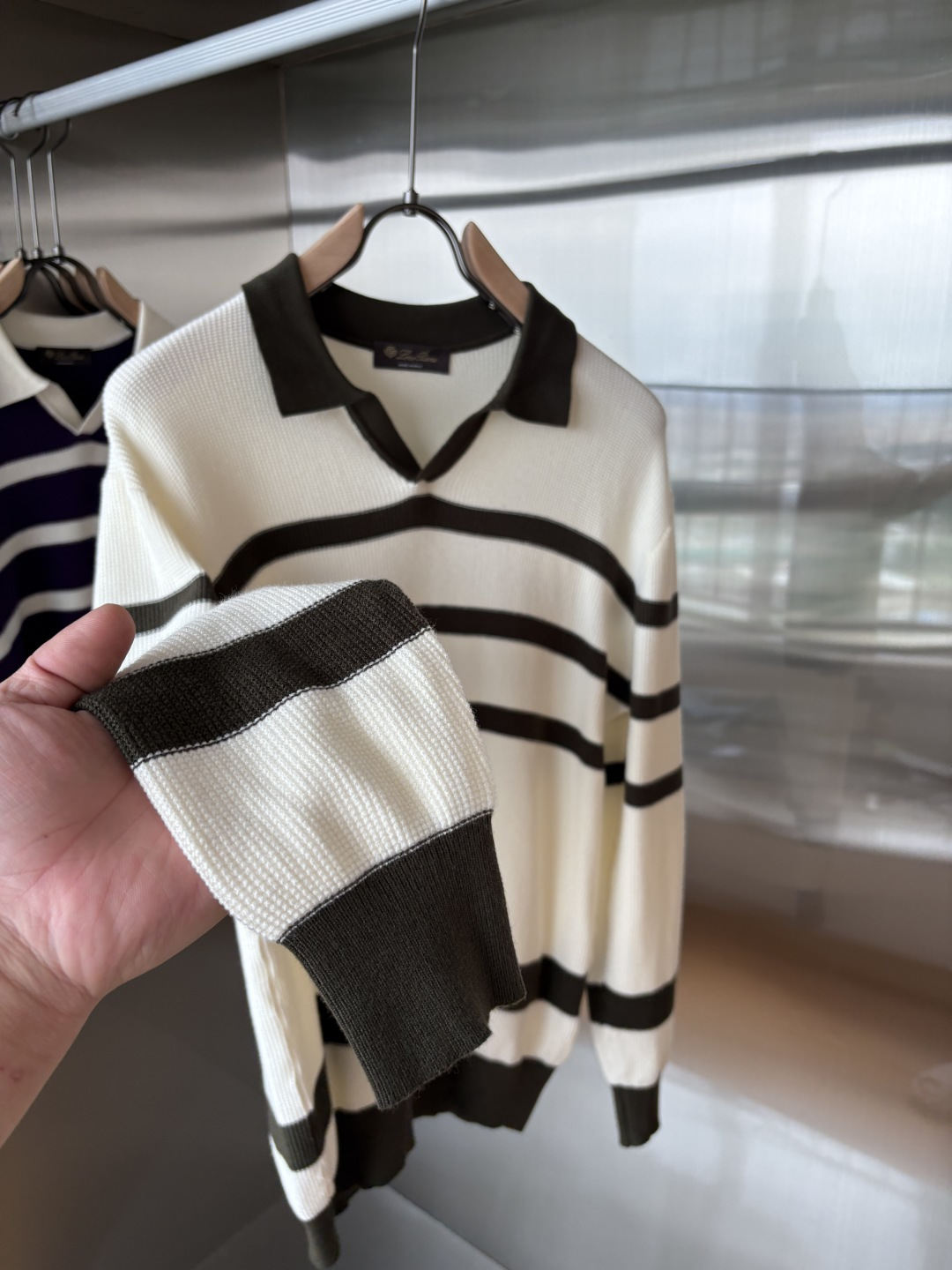 耗时王”菱形提花设计甄选超细优质纱线翻领短袖男士典藏款「耗时王」长袖针织奢雅工艺，触肤即高阶。

• 匠