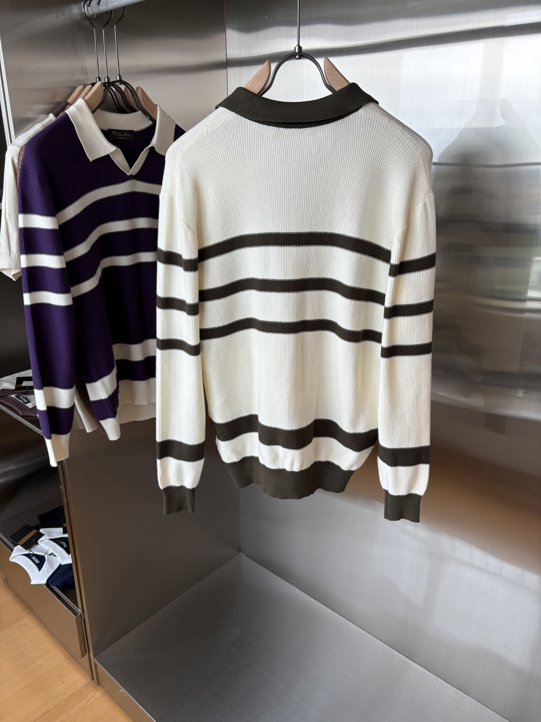 耗时王”菱形提花设计甄选超细优质纱线翻领短袖男士典藏款「耗时王」长袖针织奢雅工艺，触肤即高阶。

• 匠