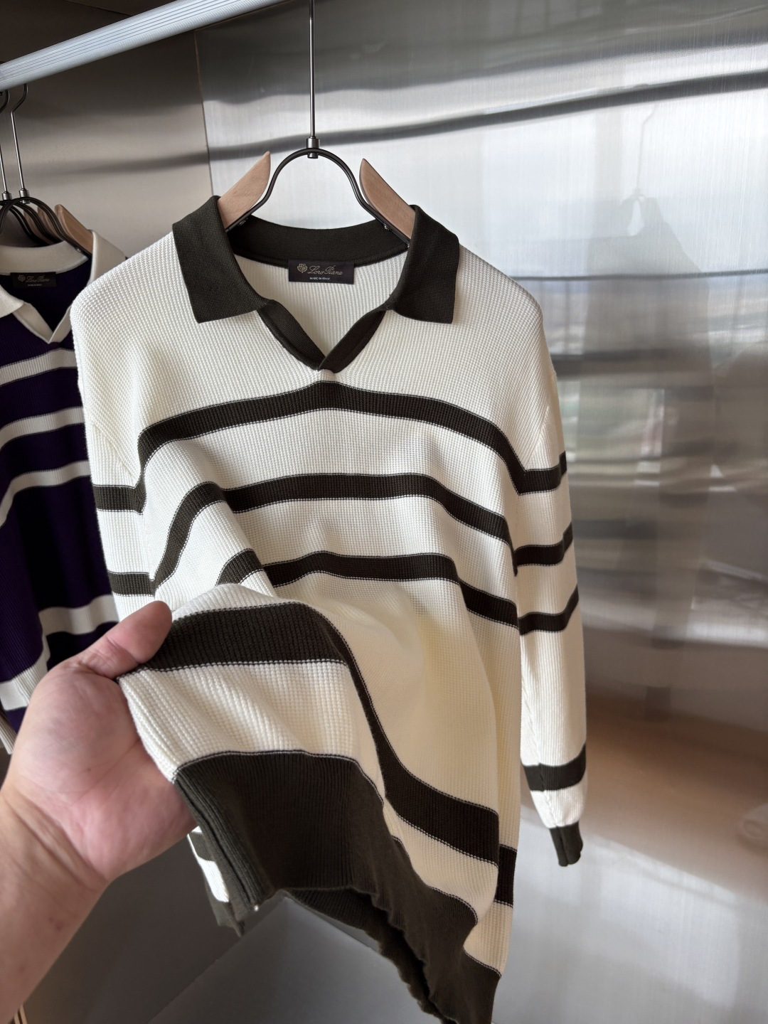 耗时王”菱形提花设计甄选超细优质纱线翻领短袖男士典藏款「耗时王」长袖针织奢雅工艺，触肤即高阶。

• 匠