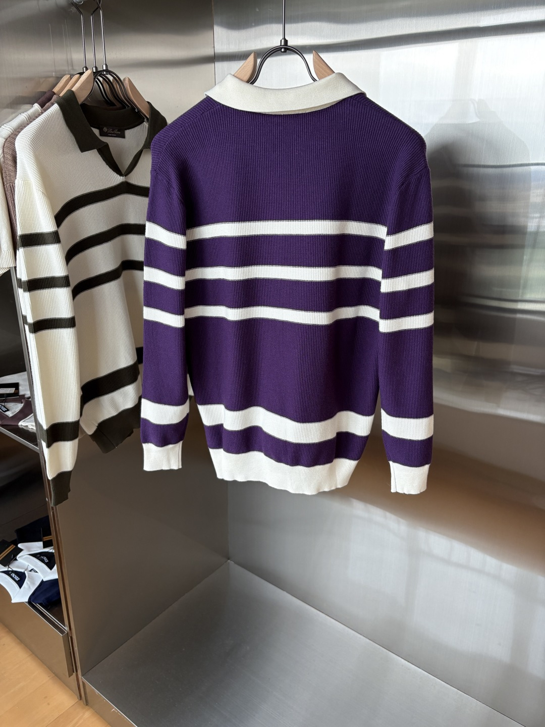 耗时王”菱形提花设计甄选超细优质纱线翻领短袖男士典藏款「耗时王」长袖针织奢雅工艺，触肤即高阶。

• 匠