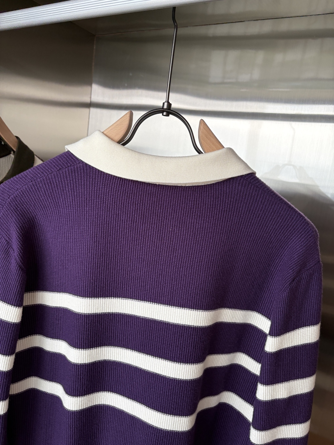 耗时王”菱形提花设计甄选超细优质纱线翻领短袖男士典藏款「耗时王」长袖针织奢雅工艺，触肤即高阶。

• 匠