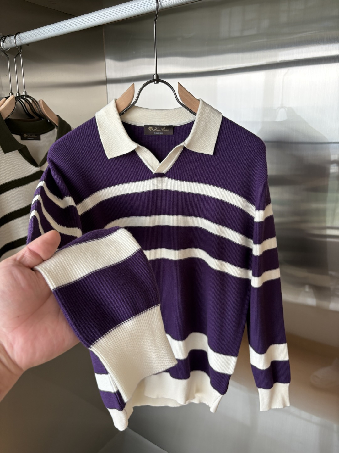 耗时王”菱形提花设计甄选超细优质纱线翻领短袖男士典藏款「耗时王」长袖针织奢雅工艺，触肤即高阶。

• 匠