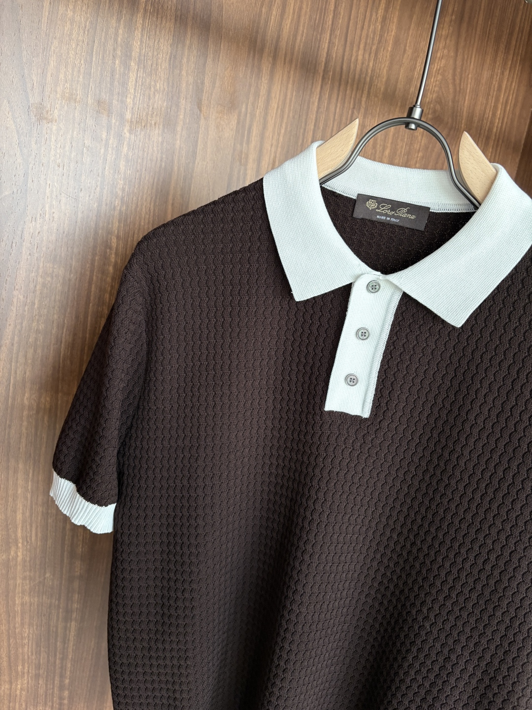 耗时王”菱形提花设计甄选超细优质纱线翻领短袖男士典藏款「耗时王」长袖针织奢雅工艺，触肤即高阶。• 匠心底