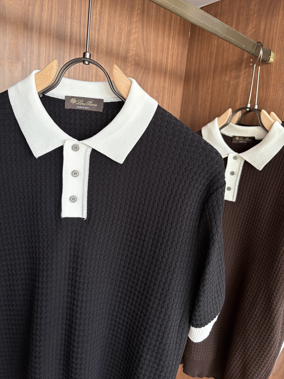 耗时王”菱形提花设计甄选超细优质纱线翻领短袖男士典藏款「耗时王」长袖针织奢雅工艺，触肤即高阶。• 匠心底