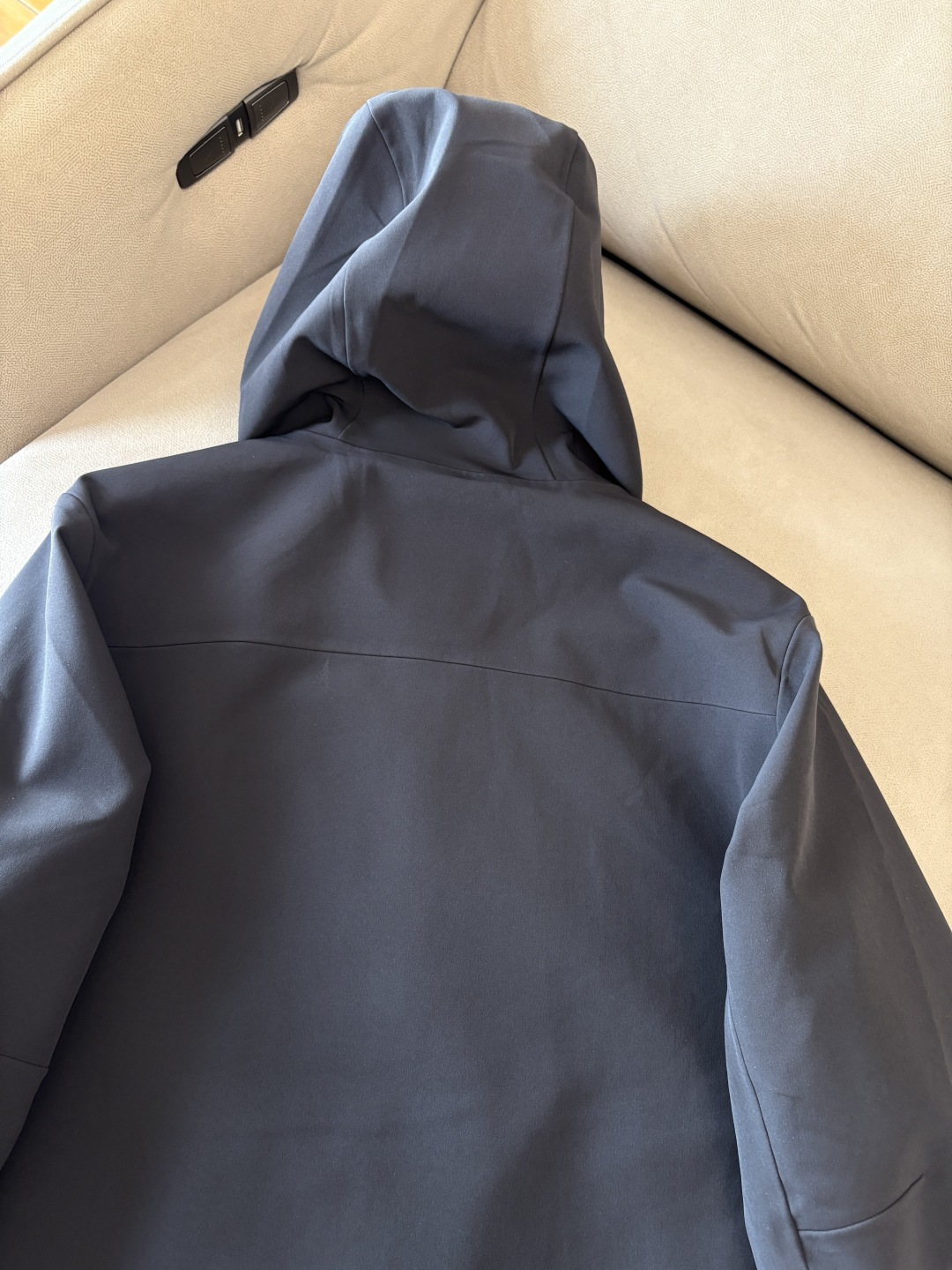 爆款 顶配 Beta SL冲锋衣是一款专为户外探险设计的高性能外套。采用GORE-TEX 面料。具备卓越