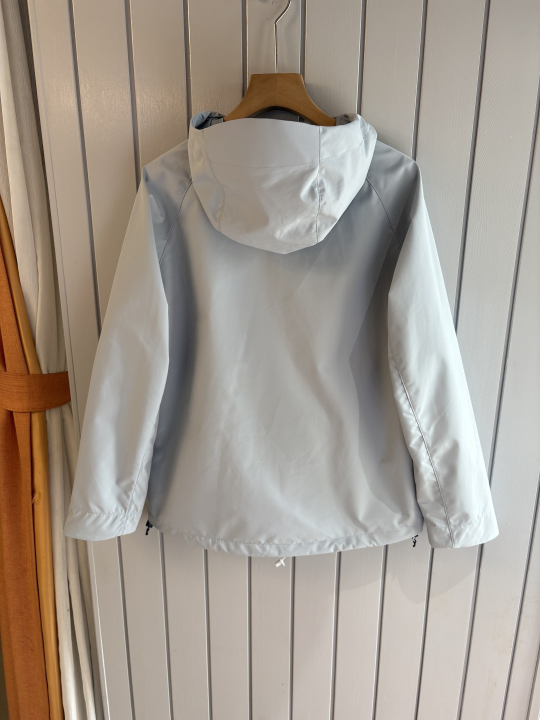 爆款 顶配 Beta SL冲锋衣是一款专为户外探险设计的高性能外套。采用GORE-TEX 面料。具备卓越