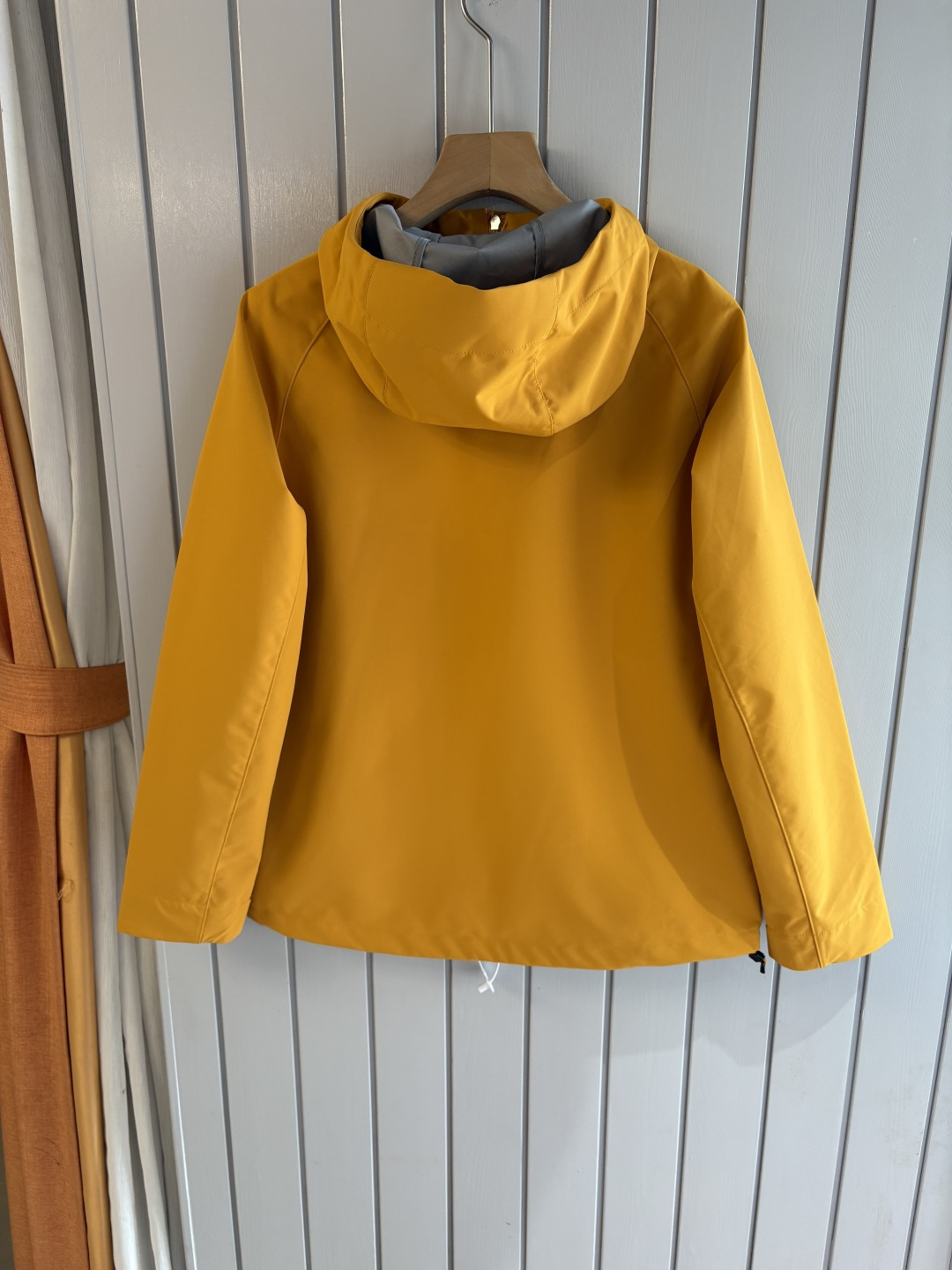 爆款 顶配 Beta SL冲锋衣是一款专为户外探险设计的高性能外套。采用GORE-TEX 面料。具备卓越