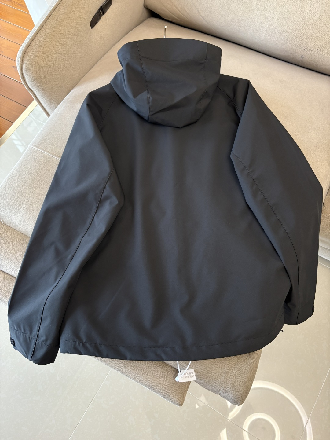 爆款 顶配 Beta SL冲锋衣是一款专为户外探险设计的高性能外套。采用GORE-TEX 面料。具备卓越