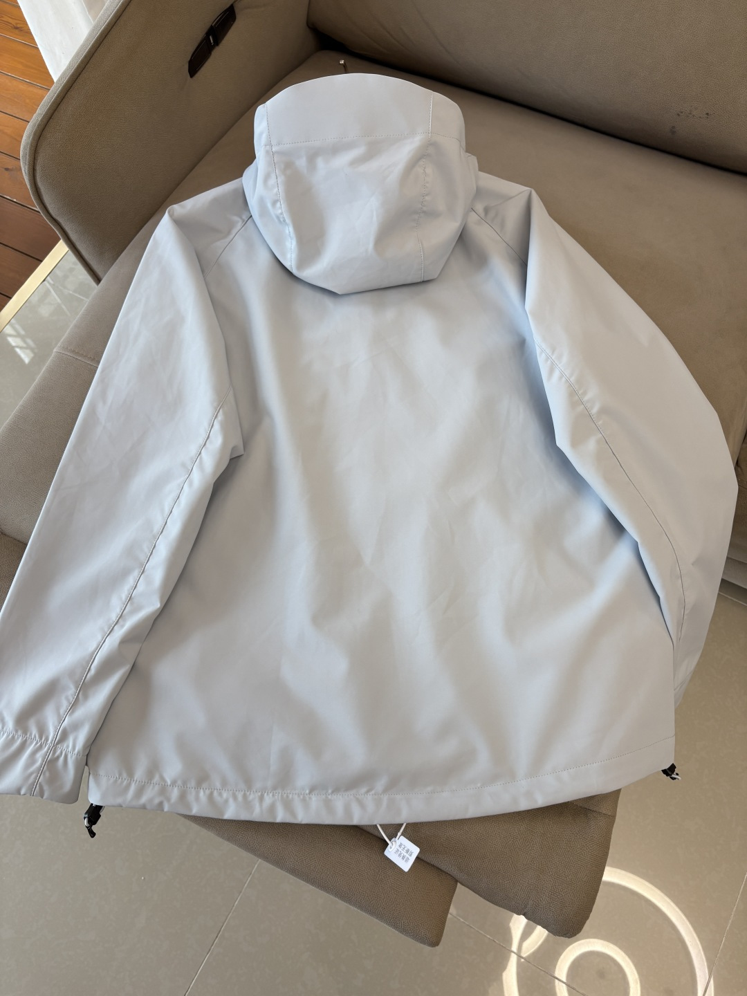 爆款 顶配 Beta SL冲锋衣是一款专为户外探险设计的高性能外套。采用GORE-TEX 面料。具备卓越