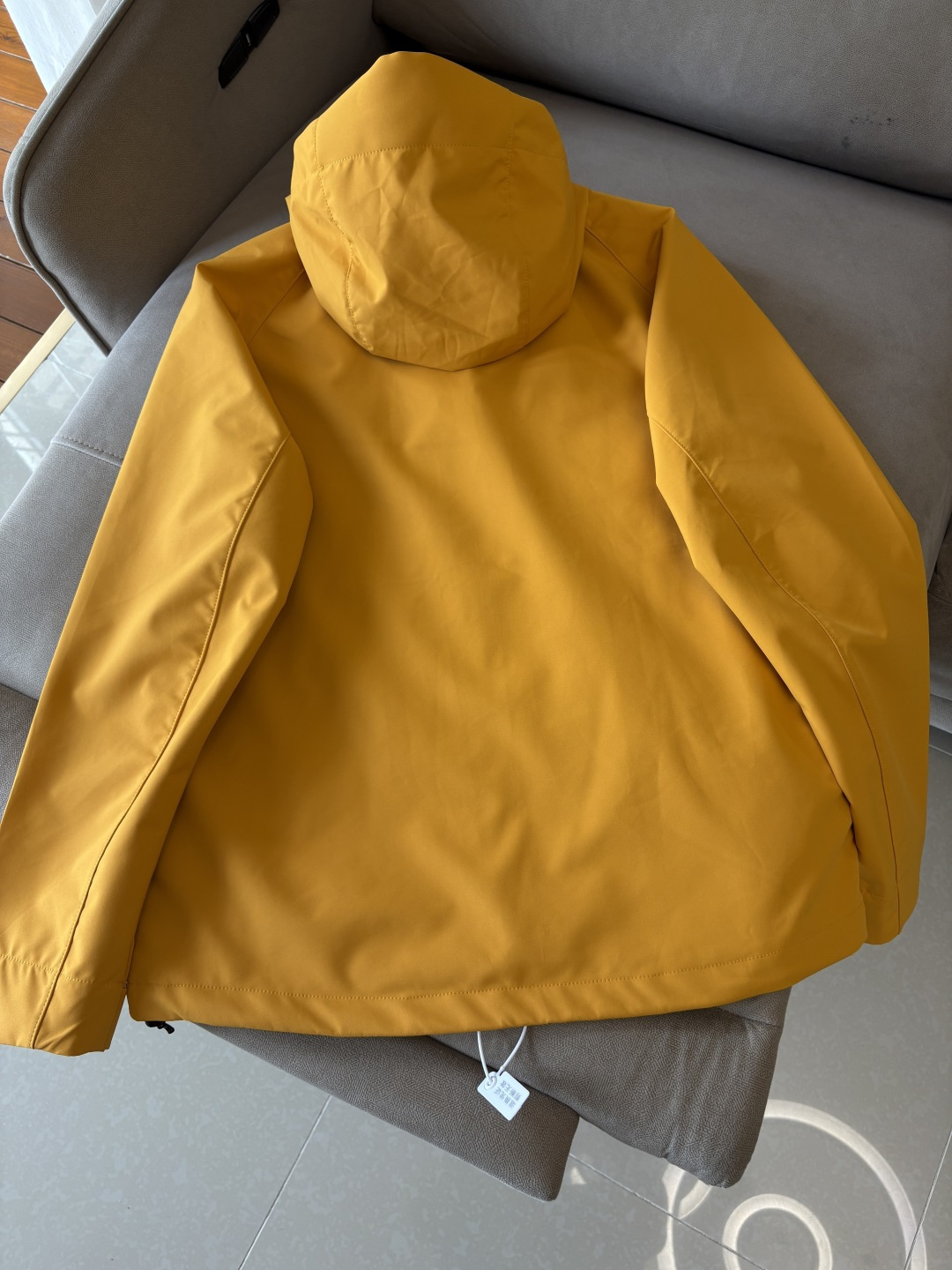 爆款 顶配 Beta SL冲锋衣是一款专为户外探险设计的高性能外套。采用GORE-TEX 面料。具备卓越