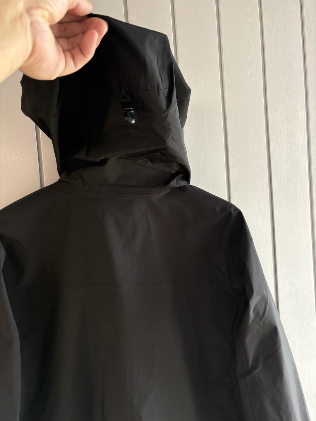 爆款 顶配 Beta SL冲锋衣是一款专为户外探险设计的高性能外套。采用GORE-TEX 面料。具备卓越