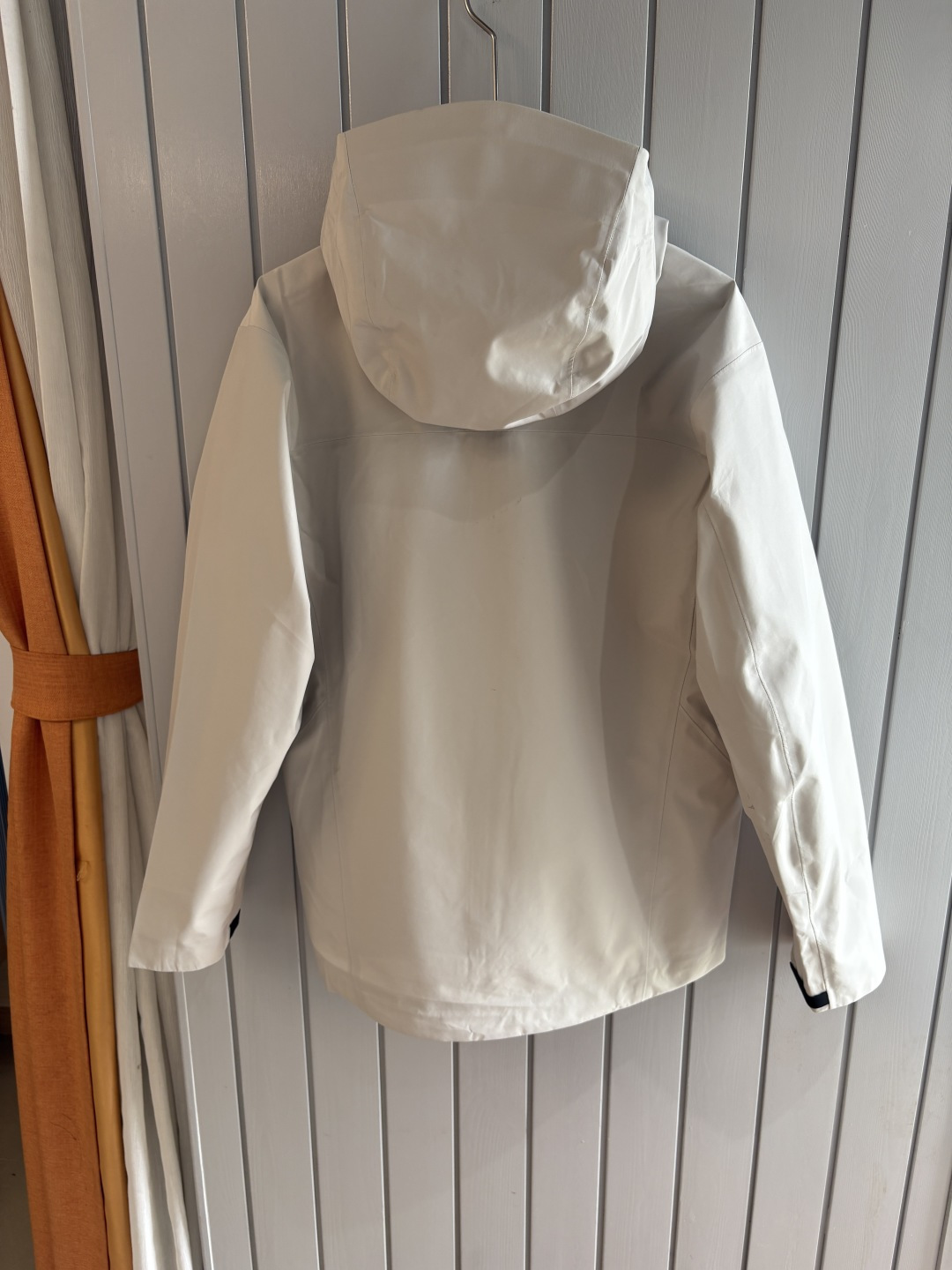 爆款 顶配 Beta SL冲锋衣是一款专为户外探险设计的高性能外套。采用GORE-TEX 面料。具备卓越