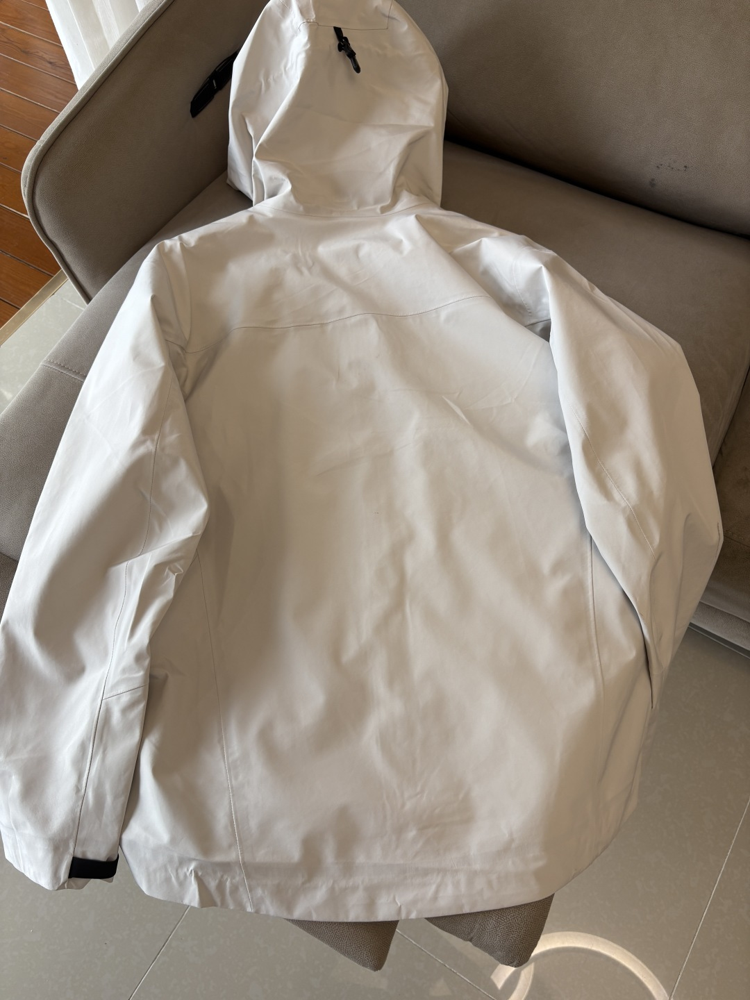 爆款 顶配 Beta SL冲锋衣是一款专为户外探险设计的高性能外套。采用GORE-TEX 面料。具备卓越