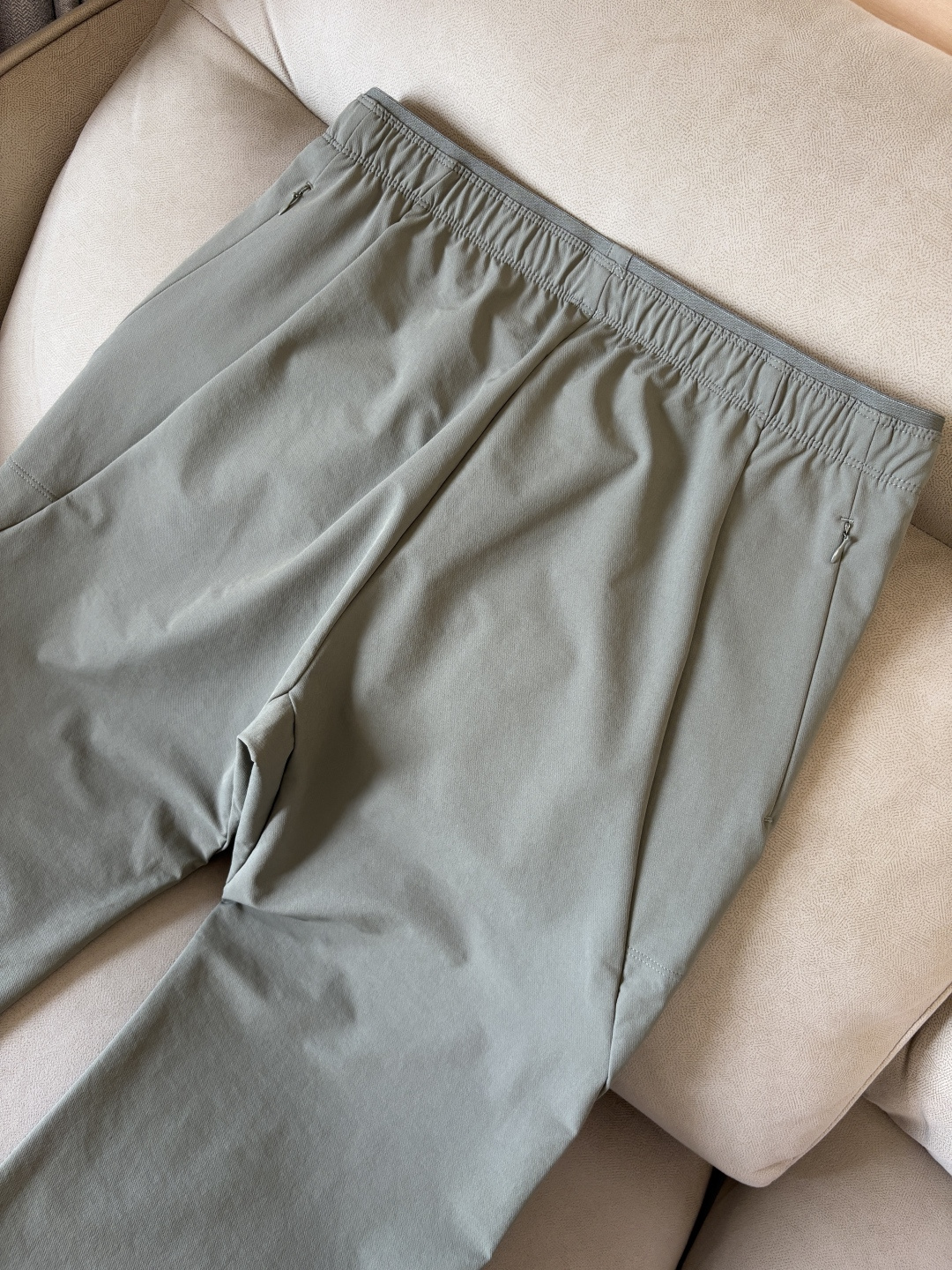 始祖2025夏季新款 秋冬休闲裤，专柜定制面料 透气舒适度高，细节无可挑剔，品牌元素设计理念，体现品质。