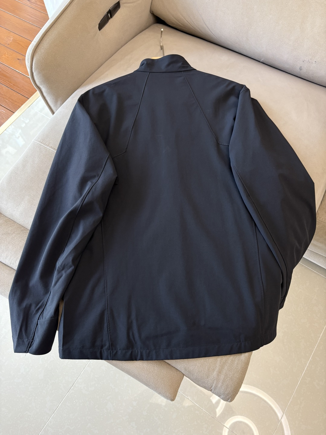 爆款 顶配 Beta SL冲锋衣是一款专为户外探险设计的高性能外套。采用GORE-TEX 面料。具备卓越